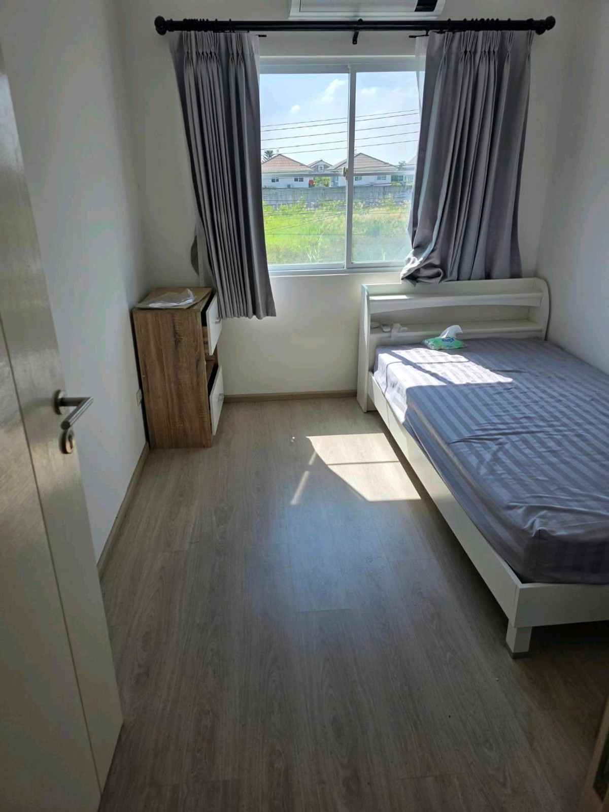 ให้เช่าทาวน์โฮมบางนา แบริ่ง ลาซาล : ทำเลทอง! หลังเมกาบางนา เดินเพียง 2 นาที บ้านว่างพร้อมเข้าอยู่ สามารถนัดดูได้ทุกวัน
อยู่โซนแรก ไม่รอดใต้ทางด่วน 💰 ราคาเช่า : 40,000 บาท/เดือนราคาต่อรองได้