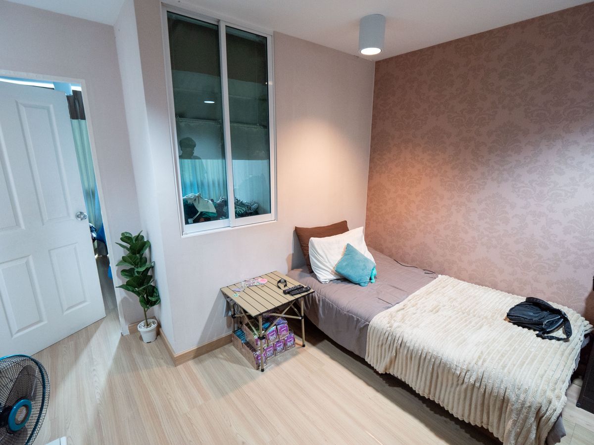 ขายคอนโดเกษตรศาสตร์ รัชโยธิน : ขายคอนโด ชาโตว์ อินทาวน์ เมเจอร์ รัชโยธิน 2 คอนโดเพื่อการลงทุน ปล่อยเช่า ยิวดีมาก ผลตอบแทนสูง % Yield 5.6% ปัจจุบันมีผู้เช่าอยู่ ไม่ได้จะย้ายไปไหน ยังอยากเช่าต่อครับ เช่ามานานแล้วด้วย ใกล้ BTS รัชโยธิน