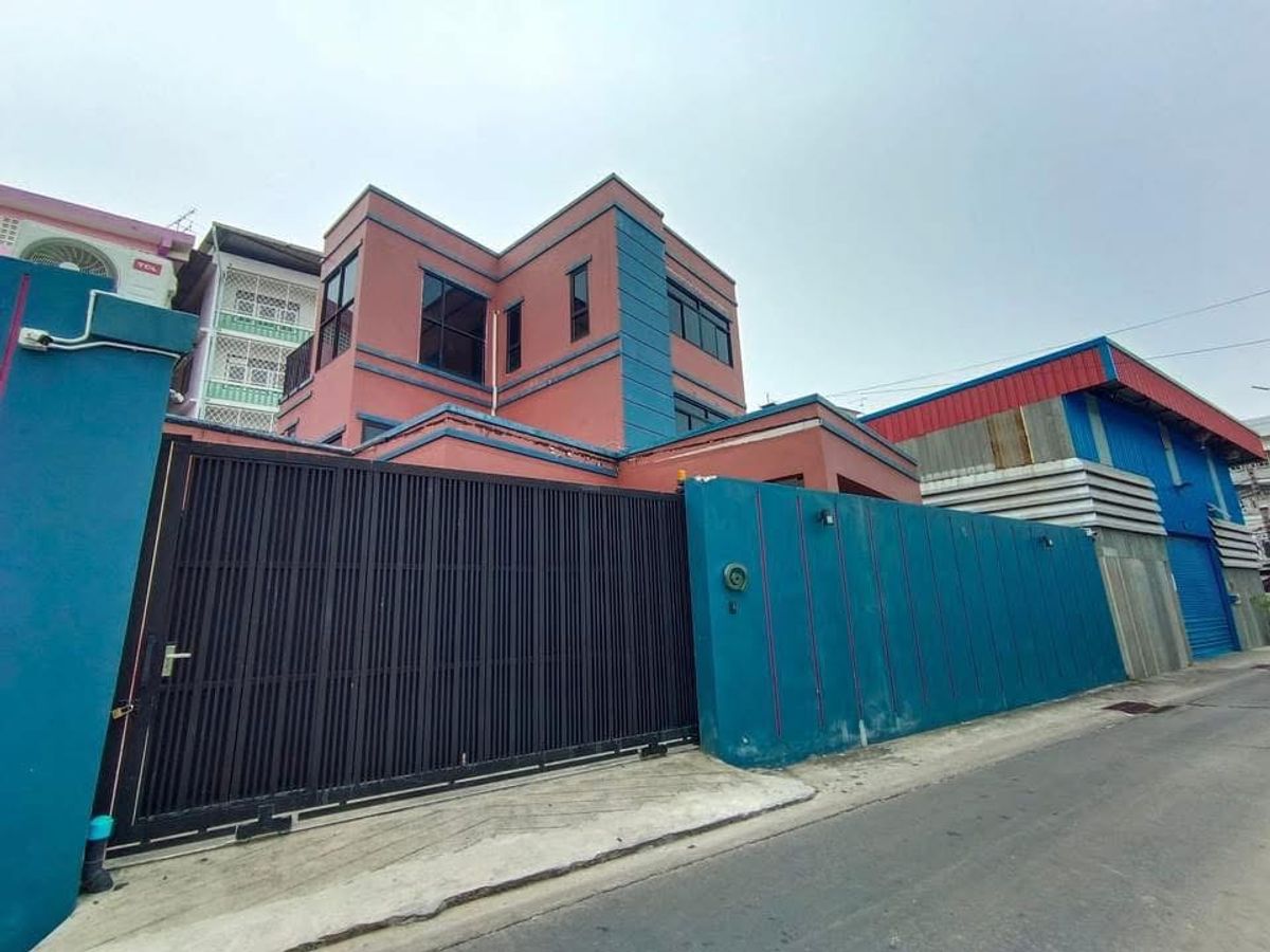For RentHouseRama 2, Bang Khun Thian : Rent a detached house/home office 3 floors near Central Rama 2 only 10 minutes.