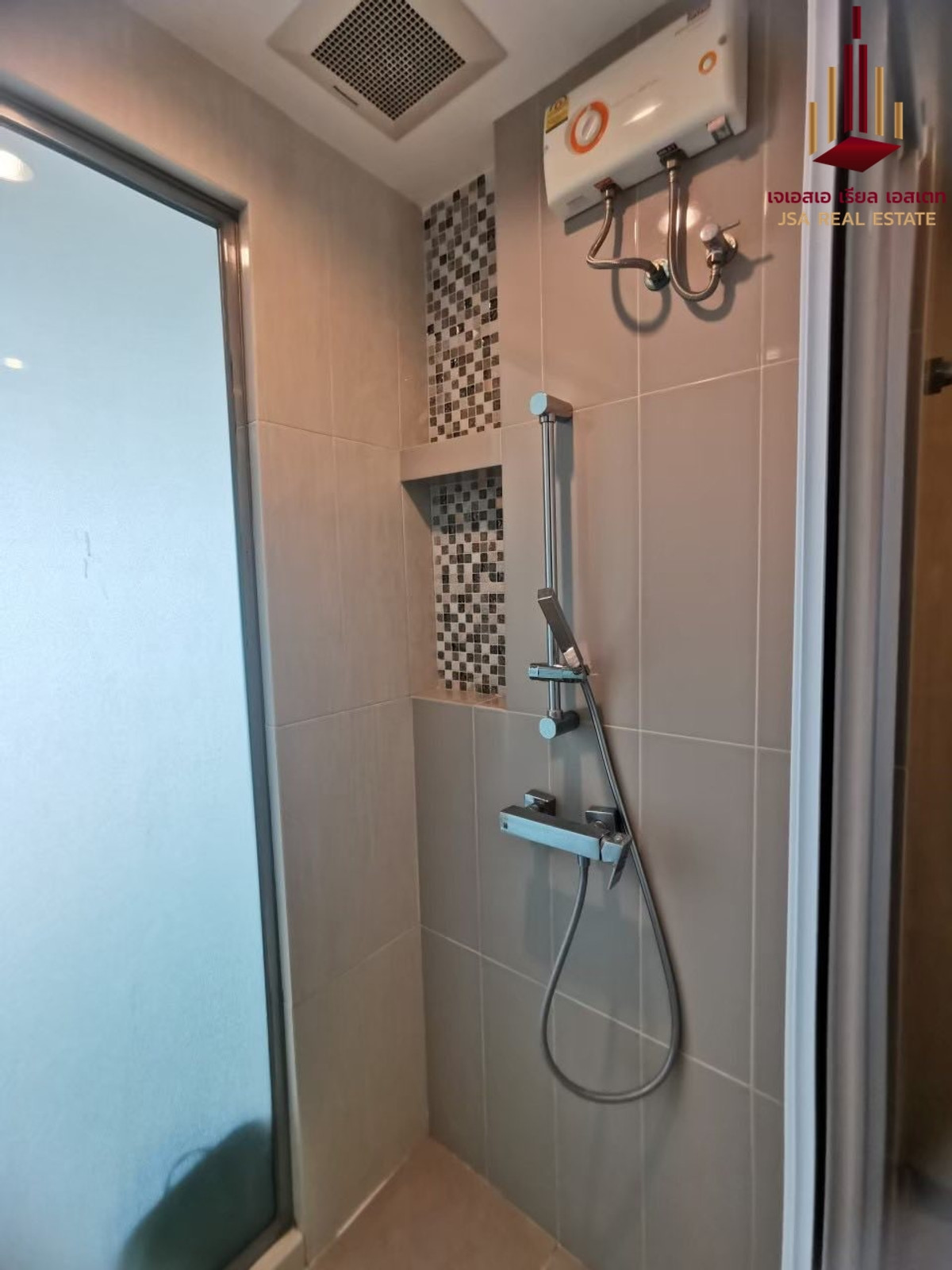 For RentCondoRatchadapisek, Huaikwang, Suttisan : ✨ For Rent: Life Ratchadapisek Condo ✨ 💰 ONLY 25,000 THB/Month