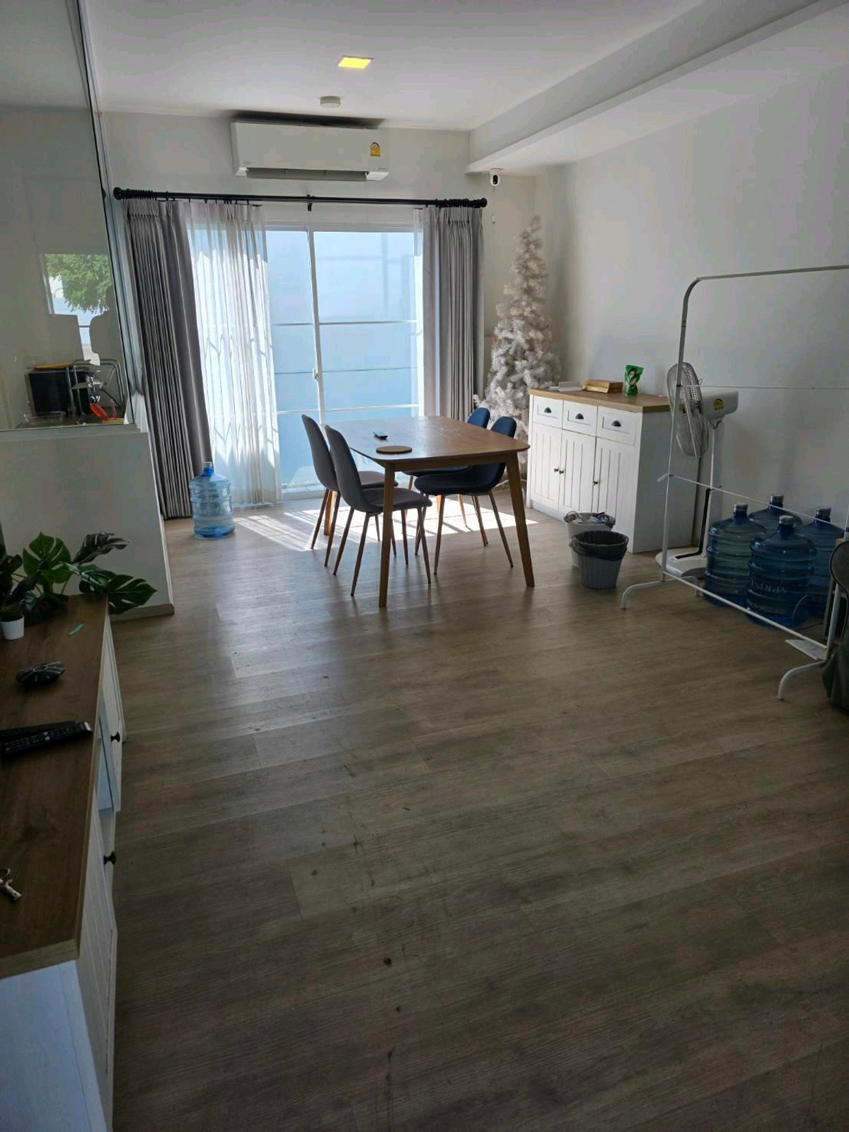 ให้เช่าทาวน์โฮมบางนา แบริ่ง ลาซาล : ทำเลทอง! หลังเมกาบางนา เดินเพียง 2 นาที บ้านว่างพร้อมเข้าอยู่ สามารถนัดดูได้ทุกวัน
อยู่โซนแรก ไม่รอดใต้ทางด่วน 💰 ราคาเช่า : 40,000 บาท/เดือนราคาต่อรองได้