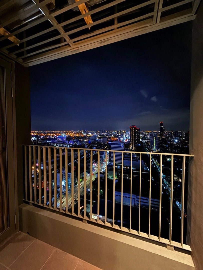 For RentCondoRama9, Petchburi, RCA : 🔥Urgent Rent🔥 The Line Chatuchak - Mo Chit, a high-rise condo with a beautiful view, fully furnished and ready to move in. Near MRT Phetchaburi and BTS Phrom Phong.
