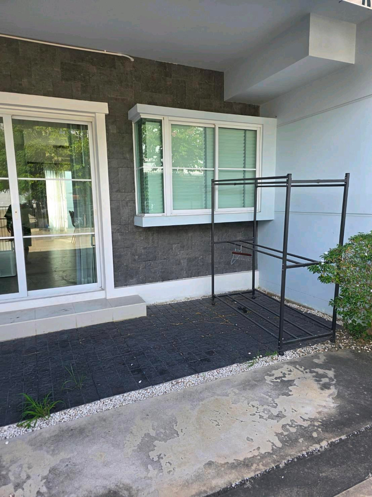 ให้เช่าทาวน์โฮมบางนา แบริ่ง ลาซาล : ทำเลทอง! หลังเมกาบางนา เดินเพียง 2 นาที บ้านว่างพร้อมเข้าอยู่ สามารถนัดดูได้ทุกวัน
อยู่โซนแรก ไม่รอดใต้ทางด่วน 💰 ราคาเช่า : 40,000 บาท/เดือนราคาต่อรองได้