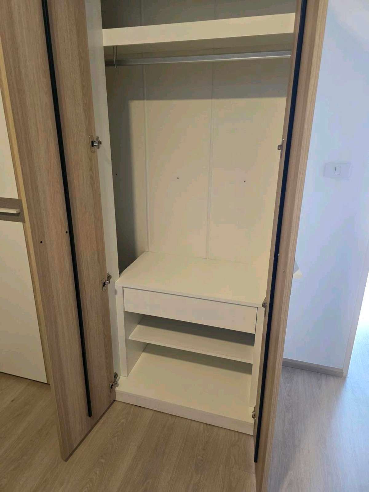 ให้เช่าทาวน์โฮมบางนา แบริ่ง ลาซาล : ทำเลทอง! หลังเมกาบางนา เดินเพียง 2 นาที บ้านว่างพร้อมเข้าอยู่ สามารถนัดดูได้ทุกวัน
อยู่โซนแรก ไม่รอดใต้ทางด่วน 💰 ราคาเช่า : 40,000 บาท/เดือนราคาต่อรองได้