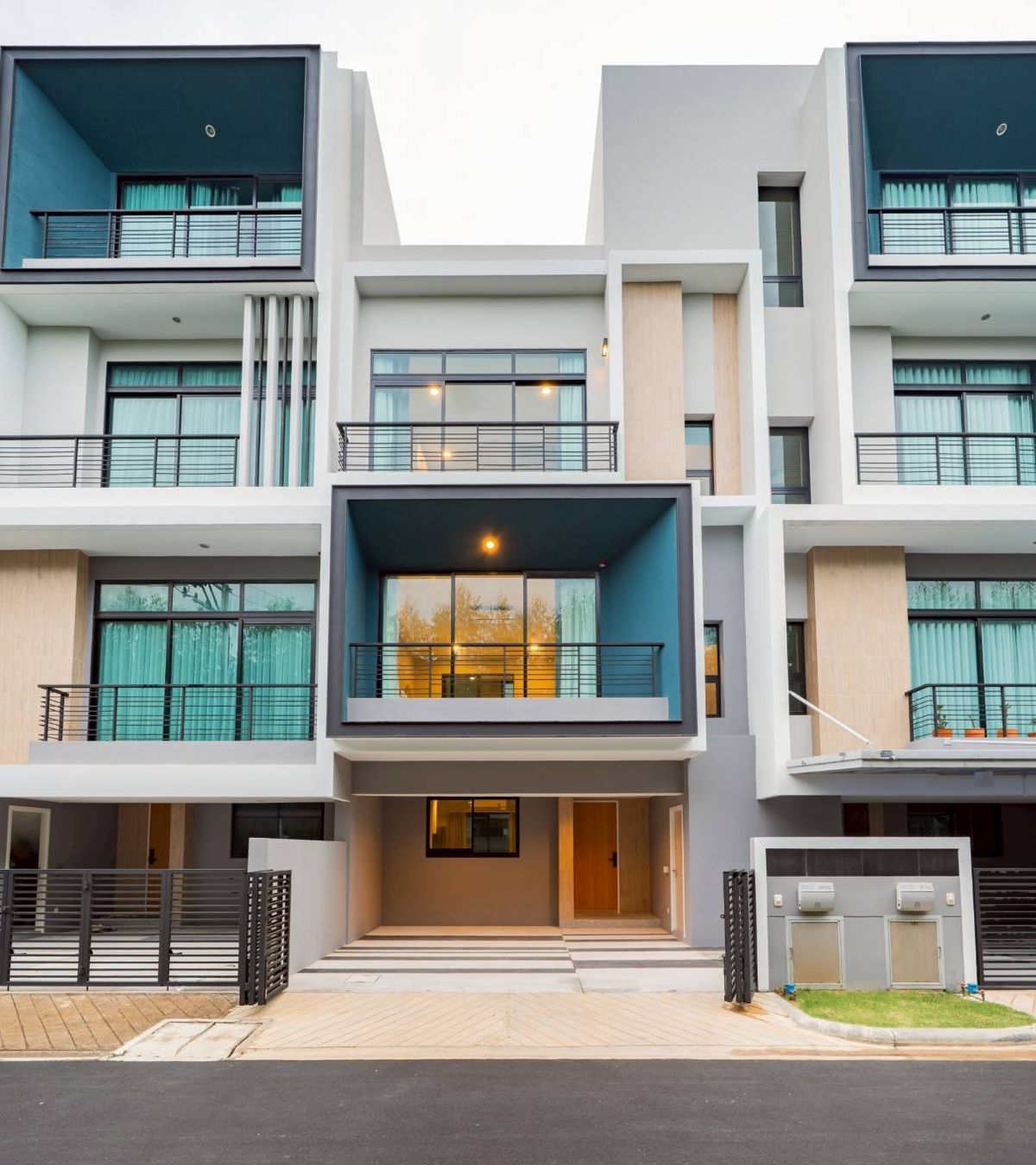 For SaleTownhomePattanakan, Srinakarin : Nirvana Define Luxury Town home for Rent, Bangkok, Kreetha (32 sq. wah), 3 bedrooms, 4 bathrooms, corner unit