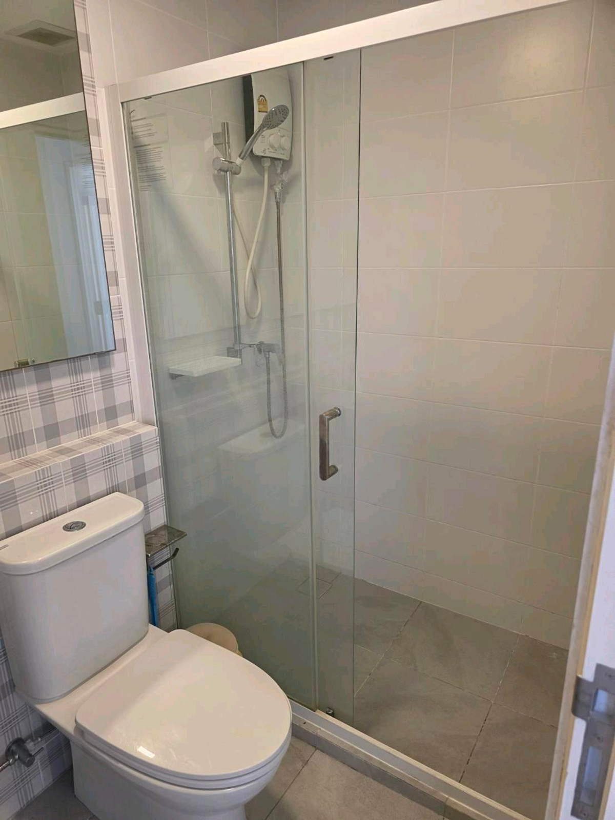 ให้เช่าทาวน์โฮมบางนา แบริ่ง ลาซาล : ทำเลทอง! หลังเมกาบางนา เดินเพียง 2 นาที บ้านว่างพร้อมเข้าอยู่ สามารถนัดดูได้ทุกวัน
อยู่โซนแรก ไม่รอดใต้ทางด่วน 💰 ราคาเช่า : 40,000 บาท/เดือนราคาต่อรองได้