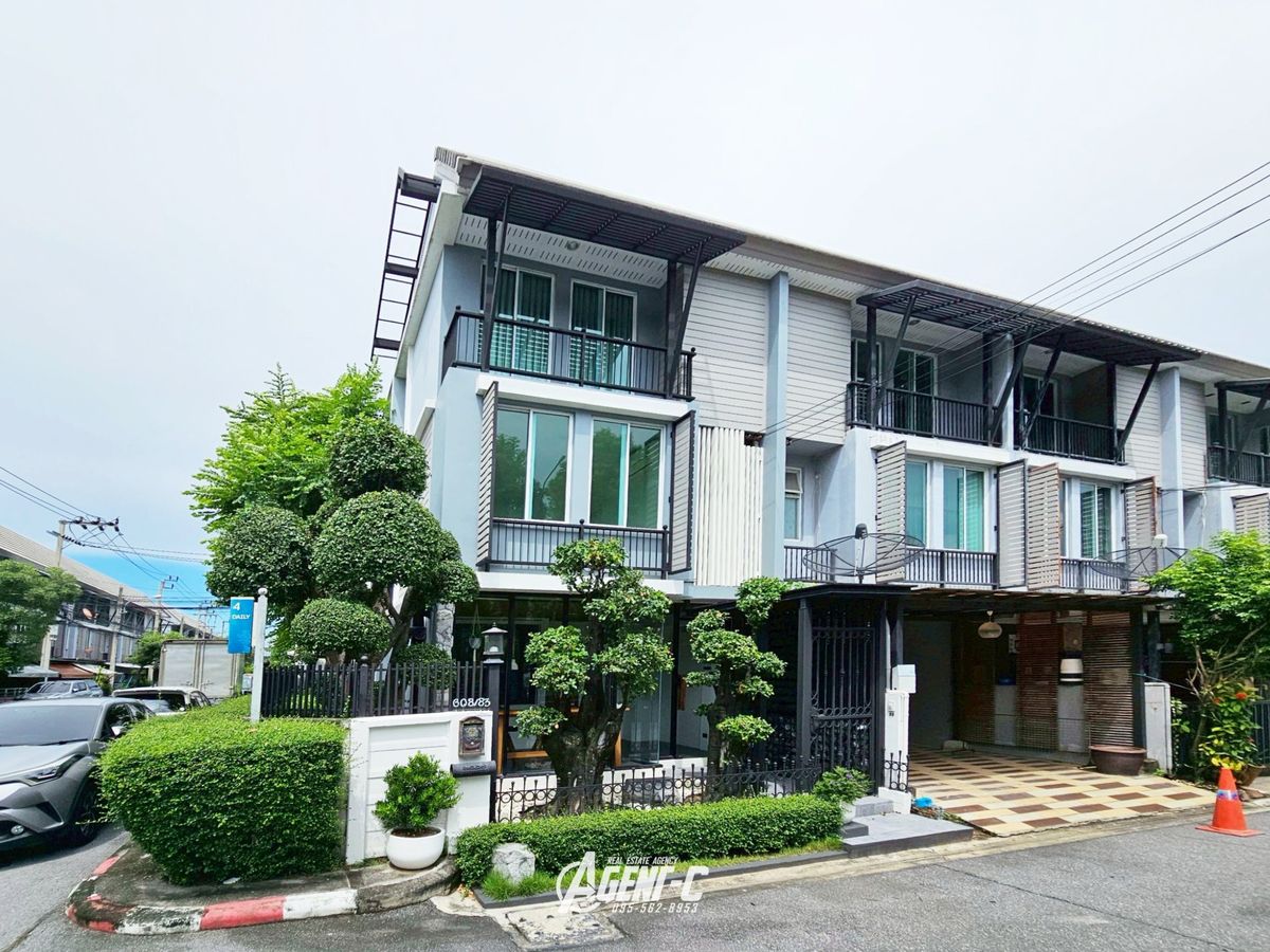 ขายทาวน์โฮมเกษตร นวมินทร์ ลาดปลาเค้า : อารียา เดลี่ เกษตร-นวมินทร์ ทาวน์โฮม 3ชั้น *แปลงมุม เนื้อที่มากถึง 23.7ตรว.  ตกแต่งสไตล์ modern loft พร้อมจัดสวนสวยรอบบ้าน บรรยากาศร่มรื่น ฟังก์ชั่น 3 ห้องนอน 4 ห้องน้ำ 2 ที่จอดรถ ตกแต่งสไตล์ modern loft พร้อมสวนสวยรอบบ้าน บรรยากาศร่มรื่น