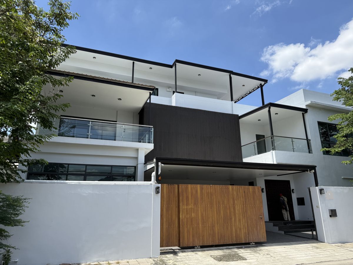 For RentHouseSukhumvit, Asoke, Thonglor : House -office !!  Rent - Sukhumvit 71 (Pridi Banomyong Soi 26) /4B5B/731SQM./