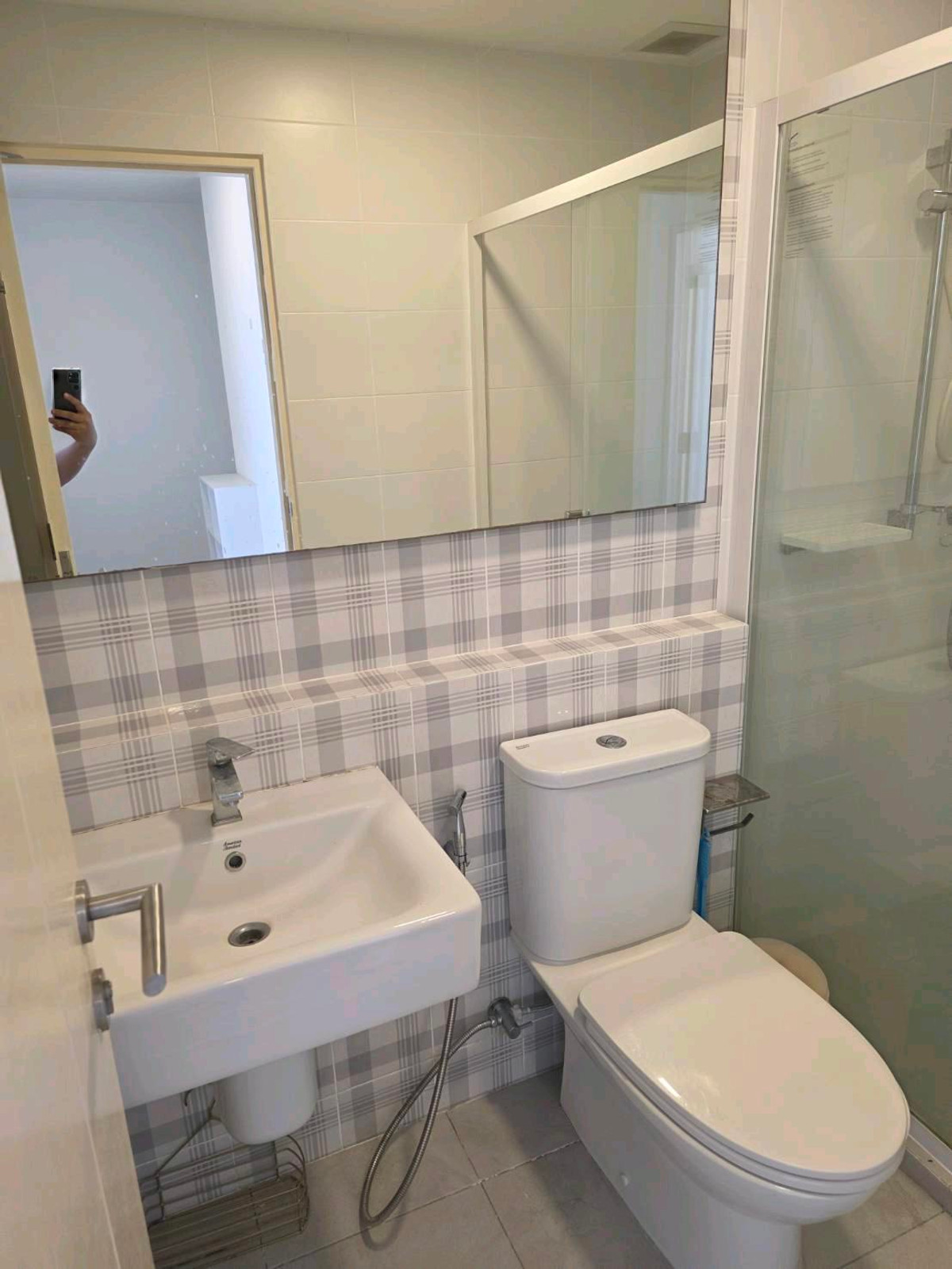 ให้เช่าทาวน์โฮมบางนา แบริ่ง ลาซาล : ทำเลทอง! หลังเมกาบางนา เดินเพียง 2 นาที บ้านว่างพร้อมเข้าอยู่ สามารถนัดดูได้ทุกวัน
อยู่โซนแรก ไม่รอดใต้ทางด่วน 💰 ราคาเช่า : 40,000 บาท/เดือนราคาต่อรองได้