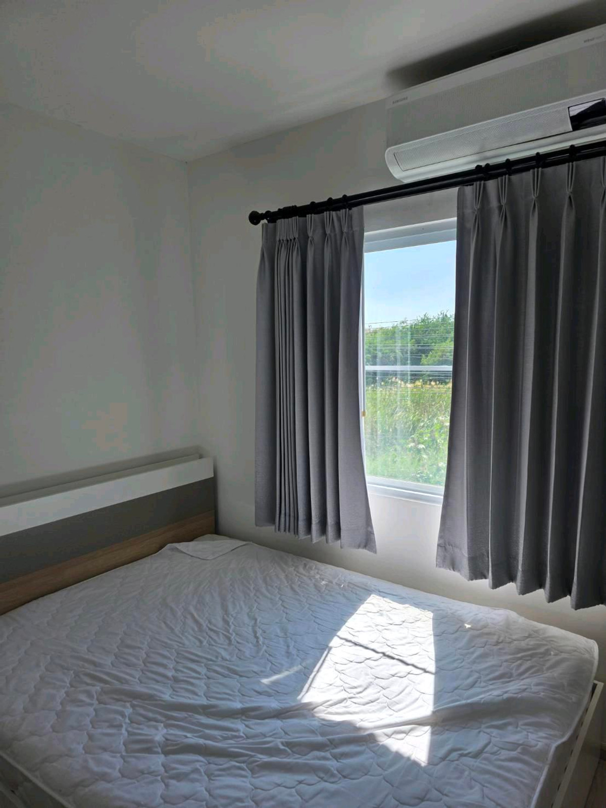 ให้เช่าทาวน์โฮมบางนา แบริ่ง ลาซาล : ทำเลทอง! หลังเมกาบางนา เดินเพียง 2 นาที บ้านว่างพร้อมเข้าอยู่ สามารถนัดดูได้ทุกวัน
อยู่โซนแรก ไม่รอดใต้ทางด่วน 💰 ราคาเช่า : 40,000 บาท/เดือนราคาต่อรองได้