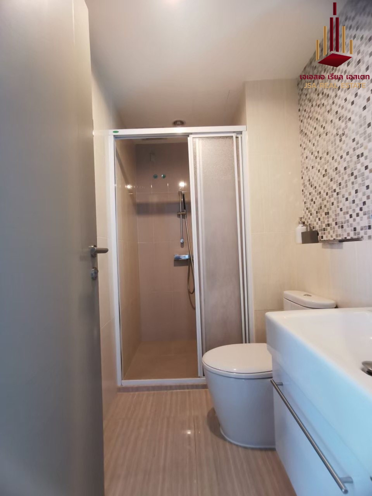 For RentCondoRatchadapisek, Huaikwang, Suttisan : ✨ For Rent: Life Ratchadapisek Condo ✨ 💰 ONLY 25,000 THB/Month