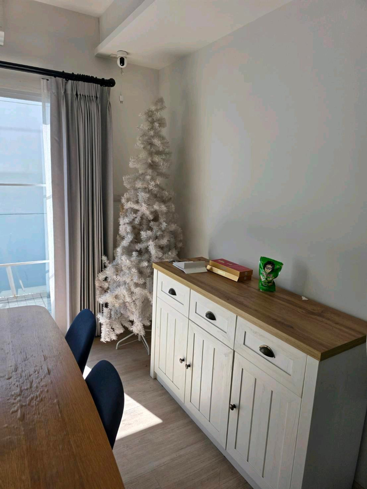 ให้เช่าทาวน์โฮมบางนา แบริ่ง ลาซาล : ทำเลทอง! หลังเมกาบางนา เดินเพียง 2 นาที บ้านว่างพร้อมเข้าอยู่ สามารถนัดดูได้ทุกวัน
อยู่โซนแรก ไม่รอดใต้ทางด่วน 💰 ราคาเช่า : 40,000 บาท/เดือนราคาต่อรองได้