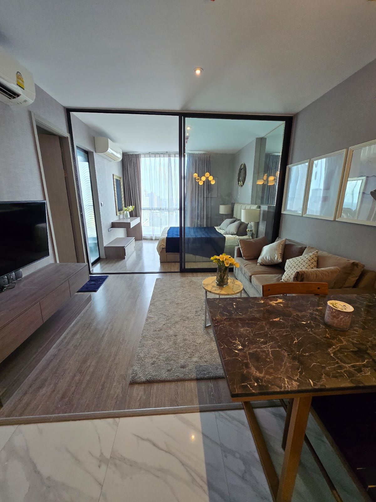 ให้เช่าคอนโดสุขุมวิท อโศก ทองหล่อ : 🌆 Rhythm Ekkamai — Modern 1-Bedroom Condo in the Heart of Sukhumvit | Panoramic City View | Near BTS Ekkamai  คอนโดหรู ใจกลางเอกมัย พร้อมอยู่ | 1 ห้องนอน วิวพาโนรามา ใกล้ BTS เอกมัย