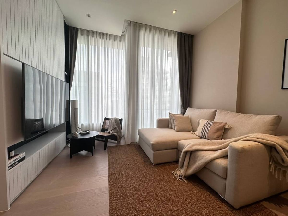 For SaleCondoSukhumvit, Asoke, Thonglor : 🔥Urgent Sale🔥 The Esse Asoke is luxuriously decorated and fully furnished, ready to move in. Near BTS Asoke and MRT Sukhumvit.