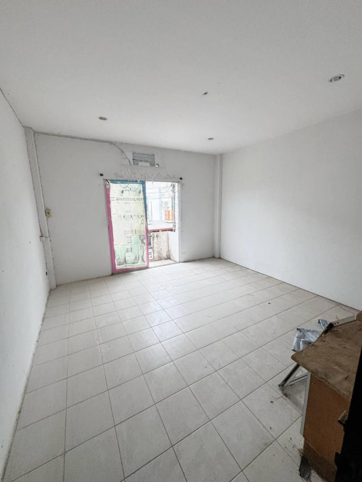 ขายทาวน์โฮมนวมินทร์ รามอินทรา : ขายทาวน์เฮ้าส์/ทาวน์โฮม บ้านวรพัฒ สุขาภิบาล 5 ออเงิน เขต สายไหม กรุงเทพ CX-133534