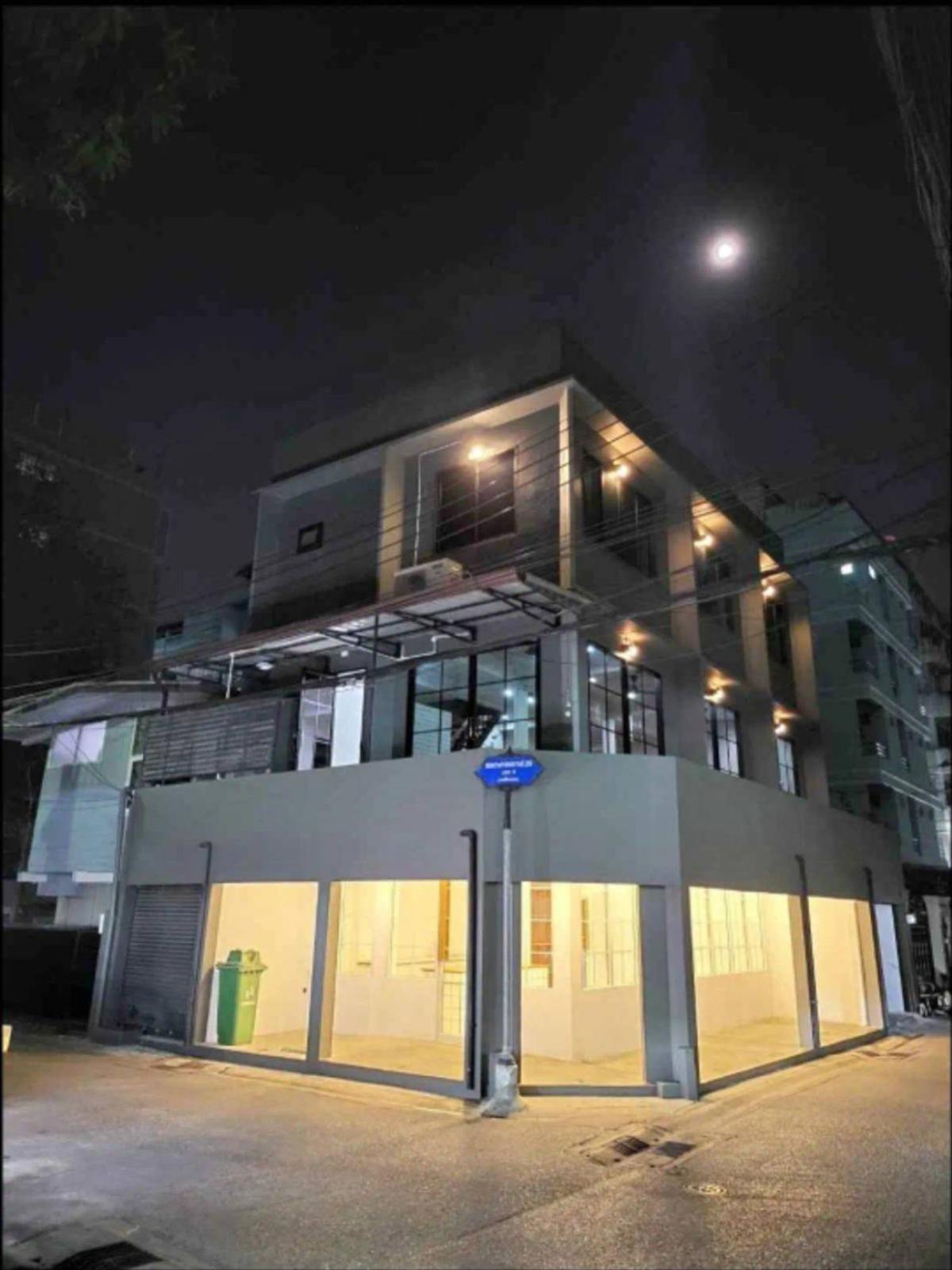 ขายอาคารพาณิชย์รัชดา ห้วยขวาง : ขายอาคารพาณิชย์ 3 ชั้น ซอยประชาสงเคราะห์ 29 ใกล้ มหาลัยหอการค้าไทย ห้องมุม รัชดาภิเษก เขต ดินแดง กรุงเทพ CX-133448