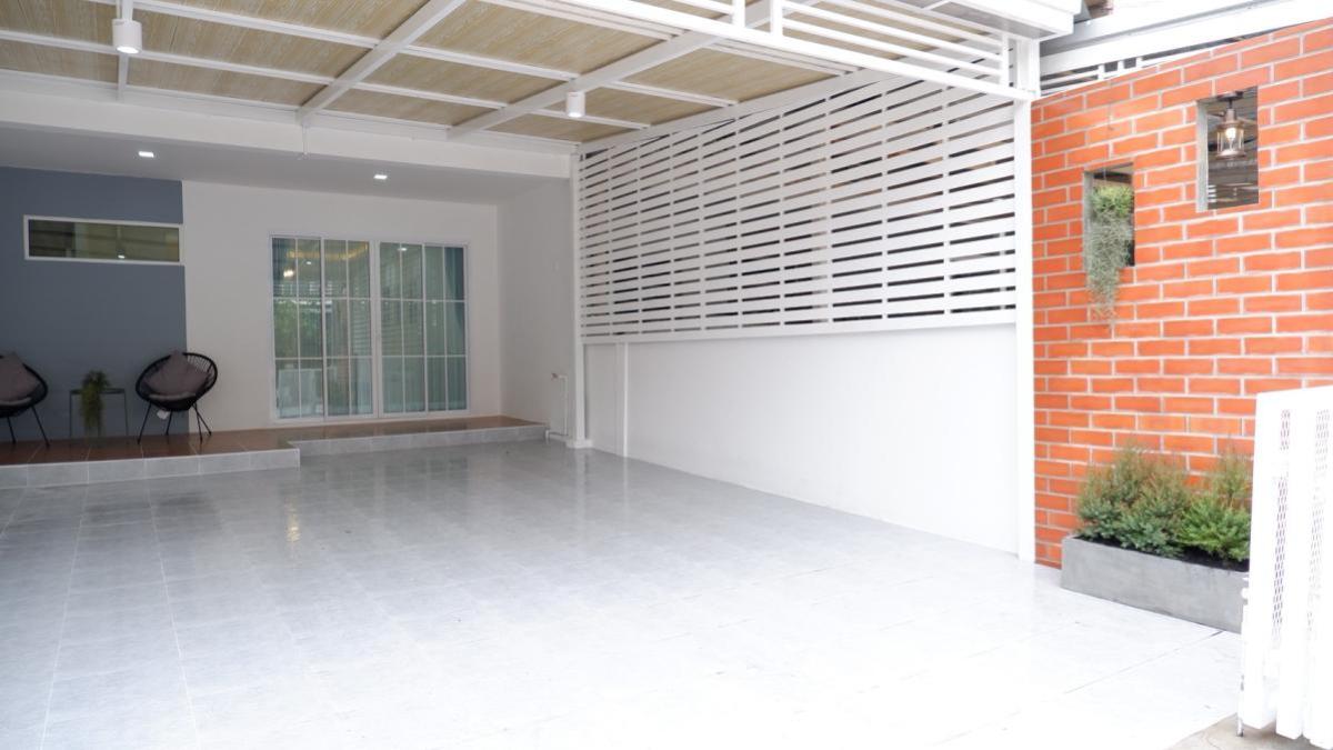 ขายทาวน์โฮมปทุมธานี รังสิต ธรรมศาสตร์ : ขายทาวน์เฮ้าส์/ทาวน์โฮม  เดอะทรัสต์ ทาวน์โฮม รังสิต-คลอง 1 หน้ากว้าง รีโนเวทใหม่ ประชาธิปัตย์ ธัญบุรี ปทุมธานี CX-133252