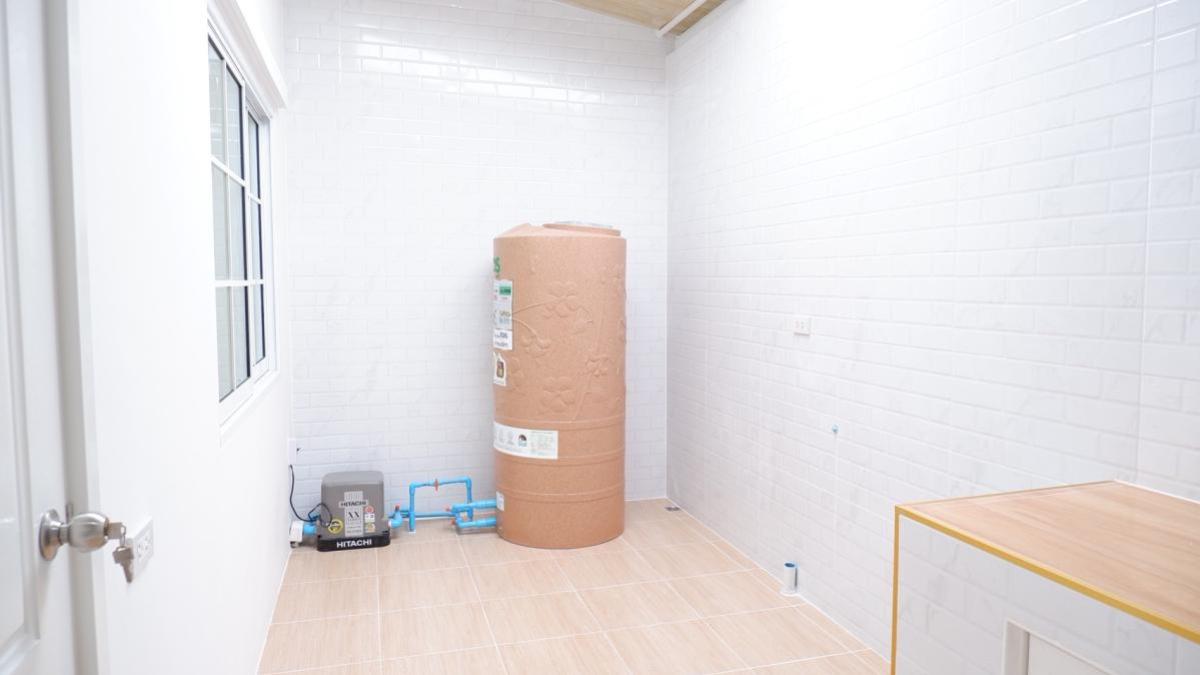 ขายทาวน์โฮมปทุมธานี รังสิต ธรรมศาสตร์ : ขายทาวน์เฮ้าส์/ทาวน์โฮม  เดอะทรัสต์ ทาวน์โฮม รังสิต-คลอง 1 หน้ากว้าง รีโนเวทใหม่ ประชาธิปัตย์ ธัญบุรี ปทุมธานี CX-133252