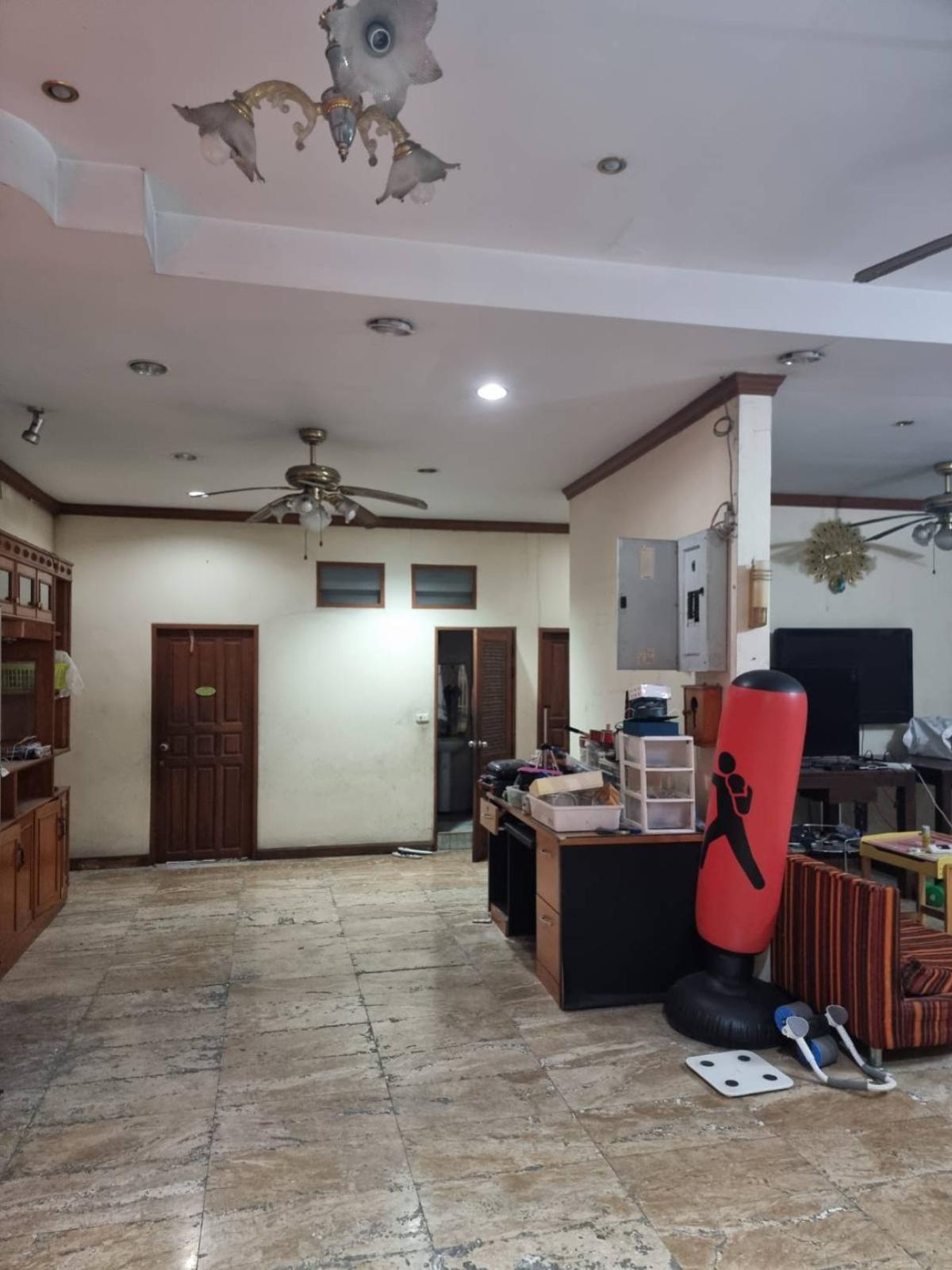 ขายบ้านระยอง : ขายบ้านเดี่ยว 2 ชั้น พร้อมที่ดินแปลงใหญ่ ใจกลางเมืองระยอง CX-133174