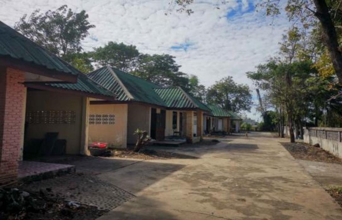 For SaleHotel&Apartment BusinessLop Buri : For Sale 32-room resort on 15 rai (approx. 6 acres) of land, located on Phahonyothin Road with an 8-meter entrance, in Khok Samrong District, Lopburi Province, near a community. , Wang Khon Khwang , Khok Samrong , Lop Buri , CX-133068