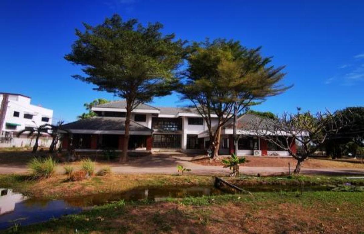 For SaleHouseLop Buri : For Sale Two-story lake view house. 480 sq.m. on a 1 rai plot. Located on Phahonyothin Road , Wang Khon Khwang , Khok Samrong , Lop Buri , CX-133083