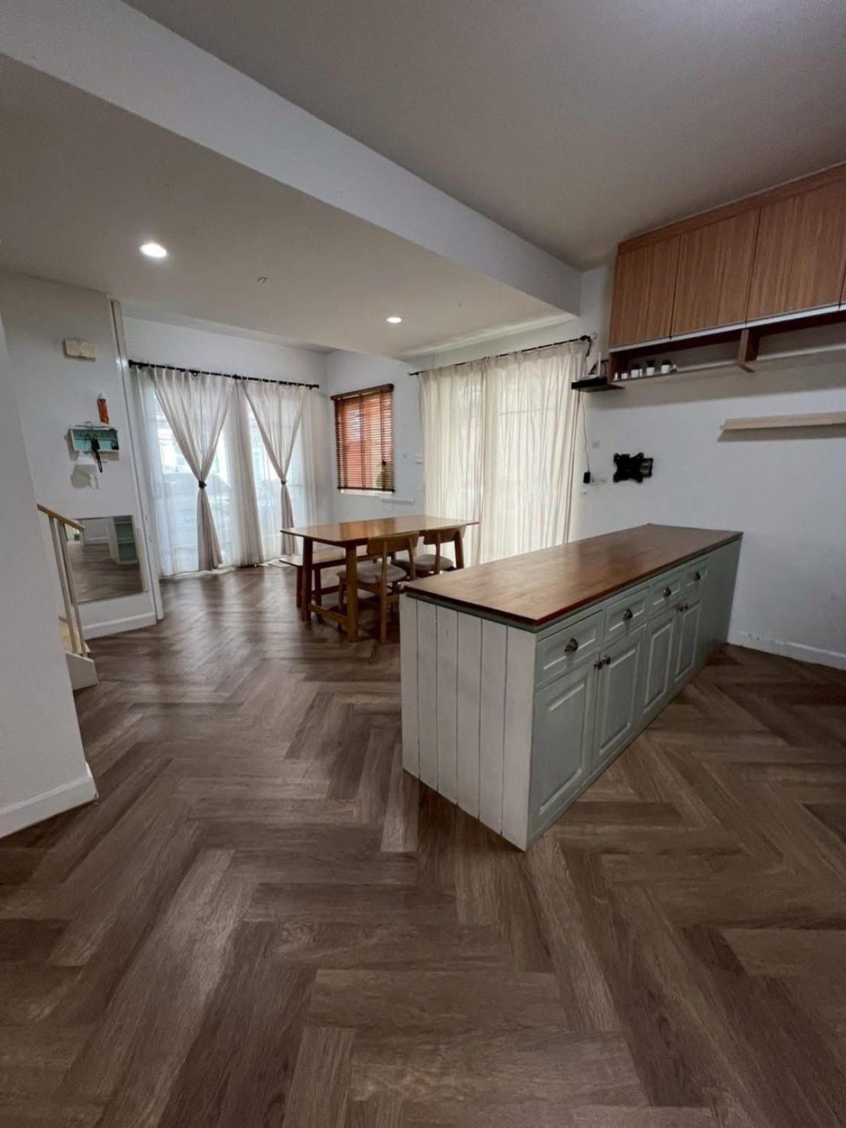 ขายทาวน์โฮมสมุทรปราการ สำโรง : ขายทาวน์เฮ้าส์/ทาวน์โฮม  เดอะ วิลเลจ บางนา กม.8 บางพลีใหญ่ บางพลี กรุงเทพ CX-133053