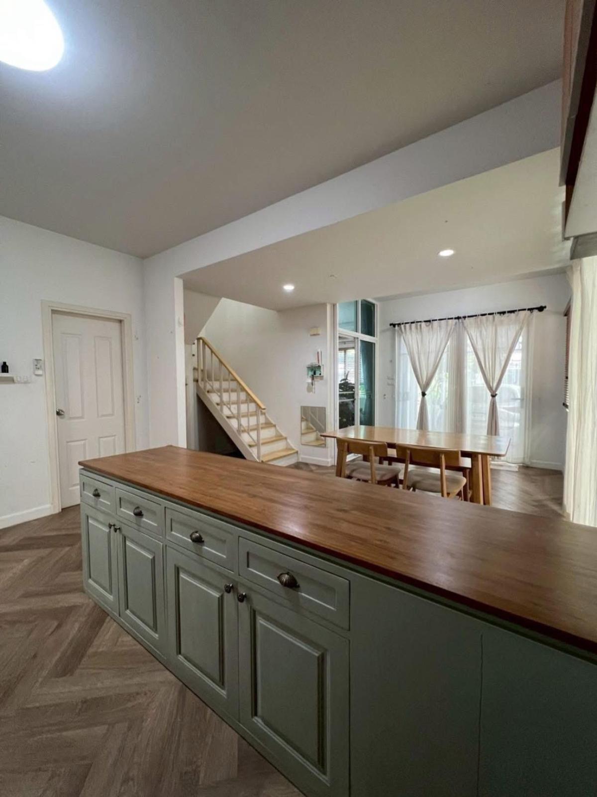 ขายทาวน์โฮมสมุทรปราการ สำโรง : ขายทาวน์เฮ้าส์/ทาวน์โฮม  เดอะ วิลเลจ บางนา กม.8 บางพลีใหญ่ บางพลี กรุงเทพ CX-133053