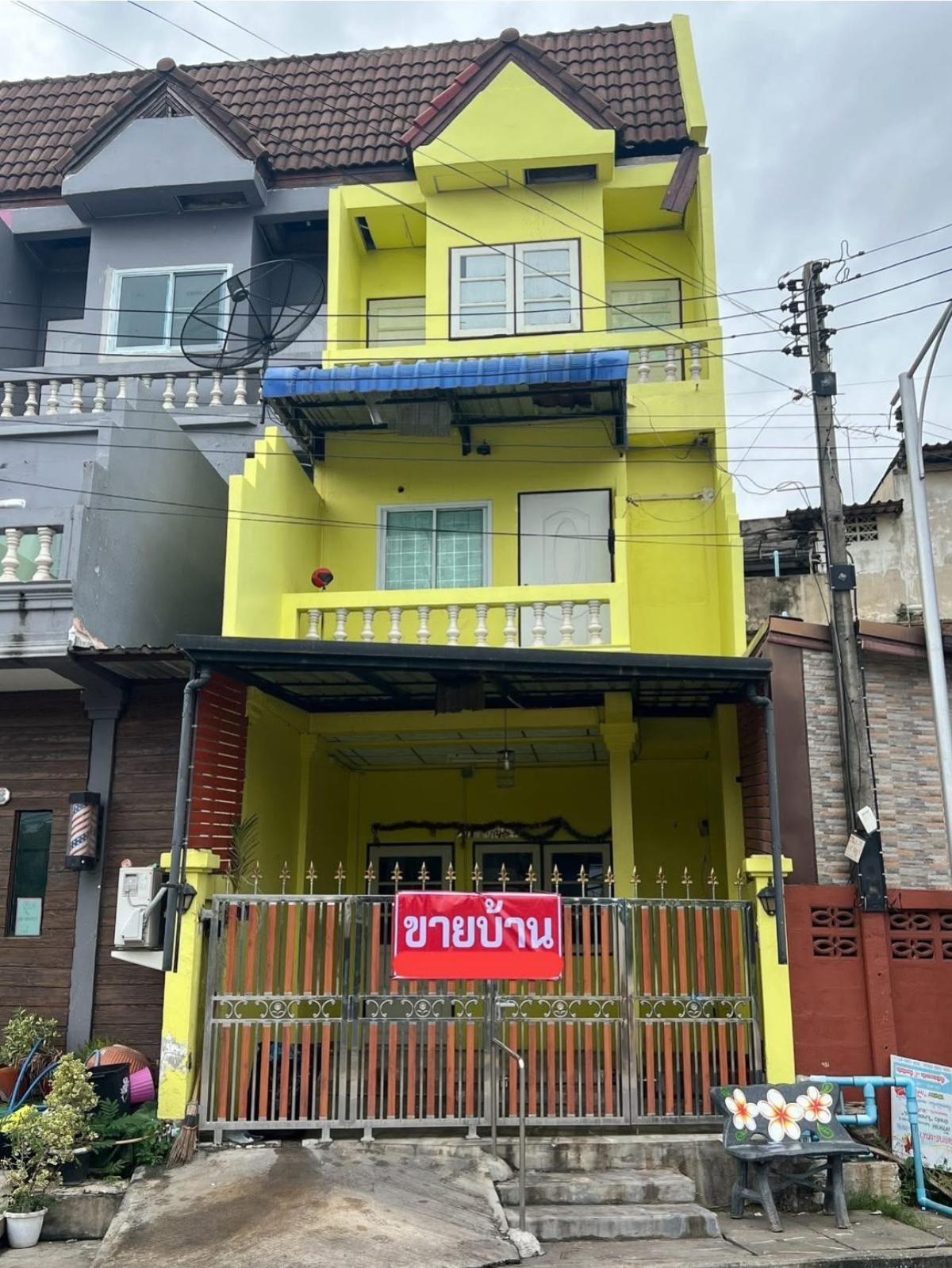 For SaleShop HouseMahachai Samut Sakhon : For Sale 3-storey commercial building , high floor , wide frontage , Talat Krathum Baen , Krathum Baen , Samut Sakhon , CX-132844
