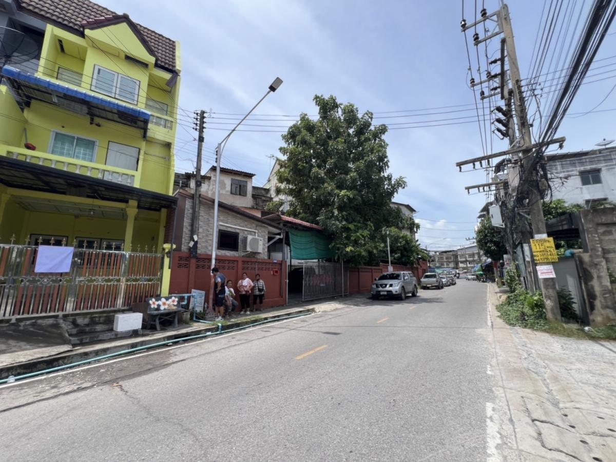 For SaleShop HouseMahachai Samut Sakhon : For Sale 3-storey commercial building , high floor , wide frontage , Talat Krathum Baen , Krathum Baen , Samut Sakhon , CX-132844