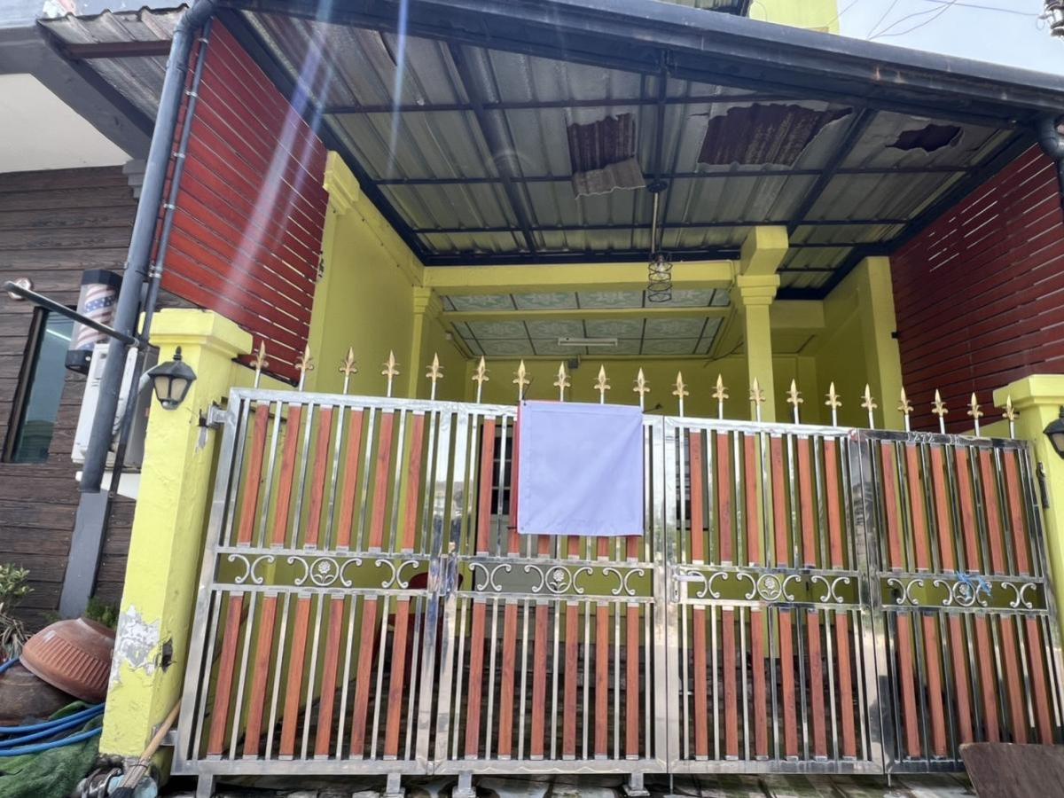 For SaleShop HouseMahachai Samut Sakhon : For Sale 3-storey commercial building , high floor , wide frontage , Talat Krathum Baen , Krathum Baen , Samut Sakhon , CX-132844