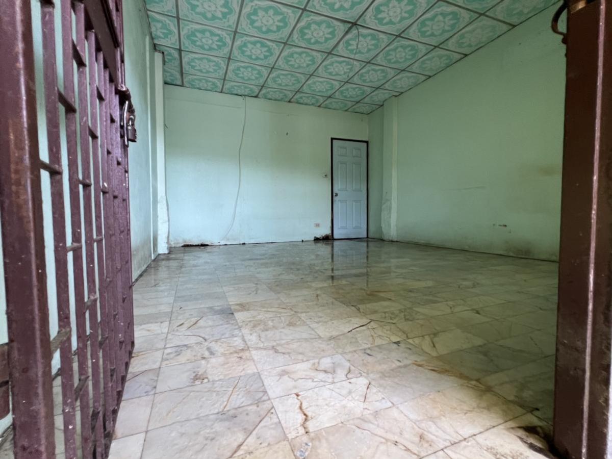 For SaleShop HouseMahachai Samut Sakhon : For Sale 3-storey commercial building , high floor , wide frontage , Talat Krathum Baen , Krathum Baen , Samut Sakhon , CX-132844