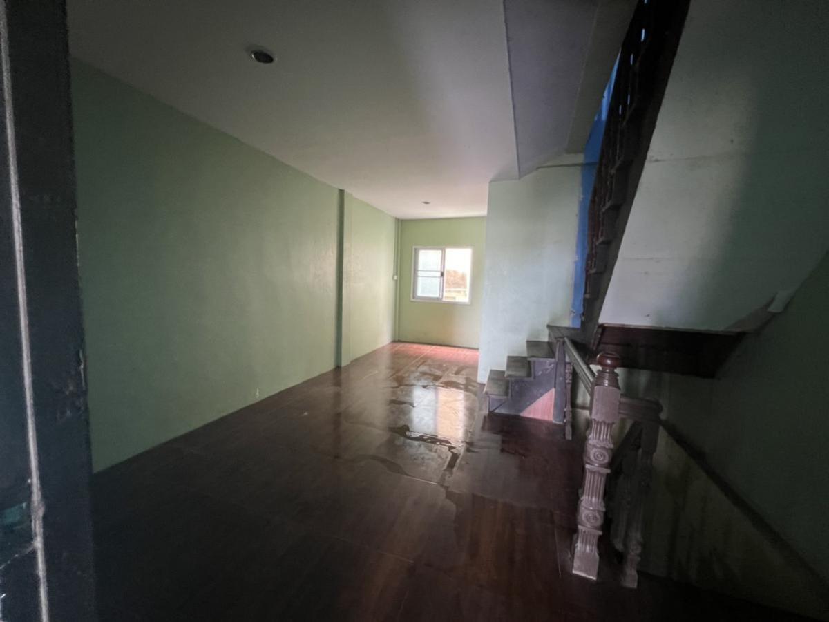 For SaleShop HouseMahachai Samut Sakhon : For Sale 3-storey commercial building , high floor , wide frontage , Talat Krathum Baen , Krathum Baen , Samut Sakhon , CX-132844