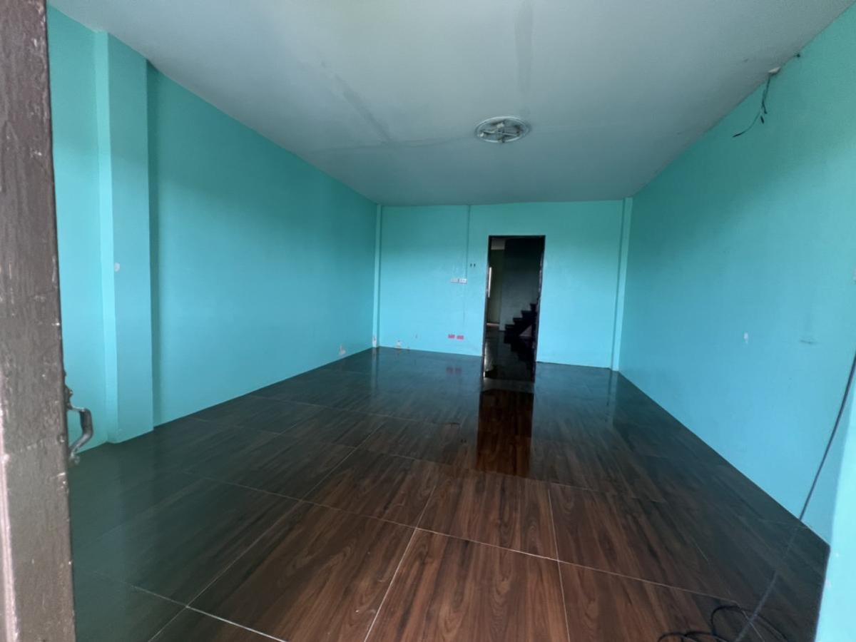 For SaleShop HouseMahachai Samut Sakhon : For Sale 3-storey commercial building , high floor , wide frontage , Talat Krathum Baen , Krathum Baen , Samut Sakhon , CX-132844