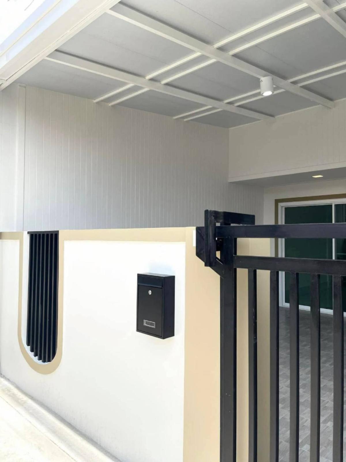 ขายทาวน์โฮมแจ้งวัฒนะ เมืองทอง : ขายทาวน์เฮาส์  หมู่บ้านทรายทองนิเวศน์  รีโนเวทใหม่ ท่าทราย เมืองนนทบุรี นนทบุรี CX-132849