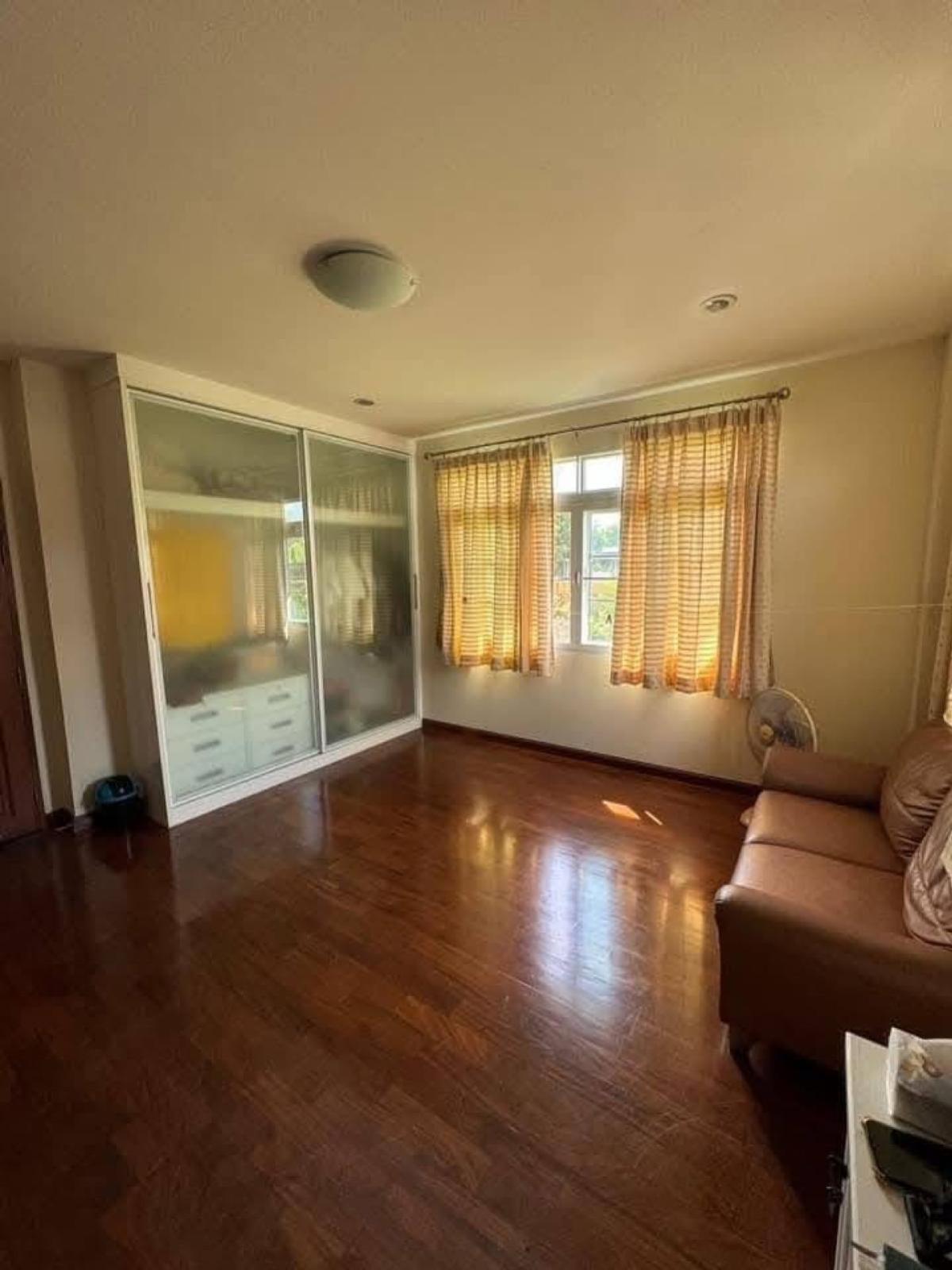 ขายบ้านวงเวียนใหญ่ เจริญนคร : ขายซอยสมเด็จพระเจ้าตากสิน 4 บางยี่เรือ เขต ธนบุรี กรุงเทพ CX-132973