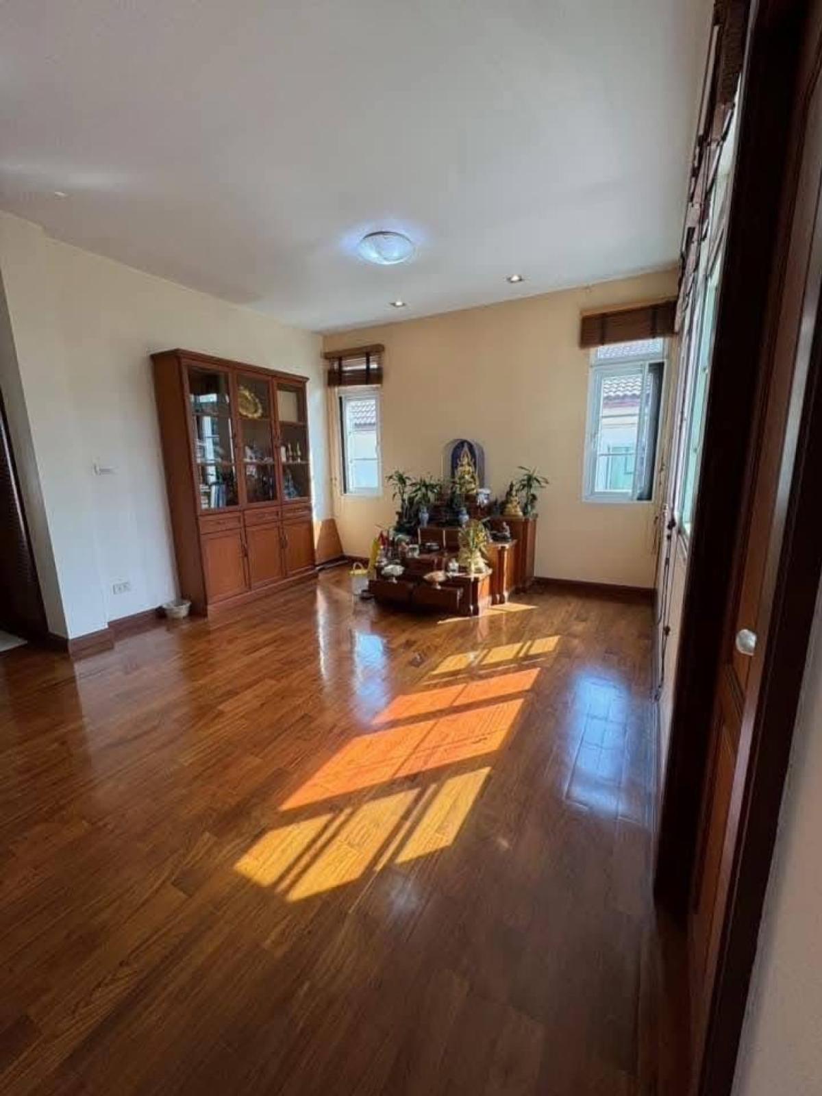 ขายบ้านวงเวียนใหญ่ เจริญนคร : ขายซอยสมเด็จพระเจ้าตากสิน 4 บางยี่เรือ เขต ธนบุรี กรุงเทพ CX-132973