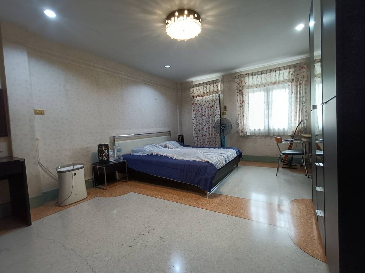 ขายทาวน์โฮมพระราม 2 บางขุนเทียน : อาคารพาณิชย์ 1 คูหา หมู่บ้านอมรชัย 4 พระราม 2 ซอย 77 สภาพใช้