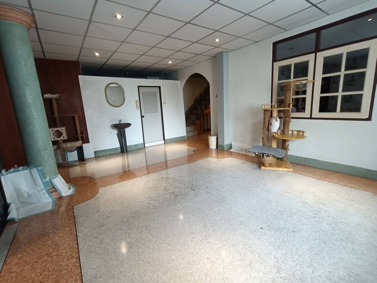 ขายทาวน์โฮมพระราม 2 บางขุนเทียน : อาคารพาณิชย์ 1 คูหา หมู่บ้านอมรชัย 4 พระราม 2 ซอย 77 สภาพใช้