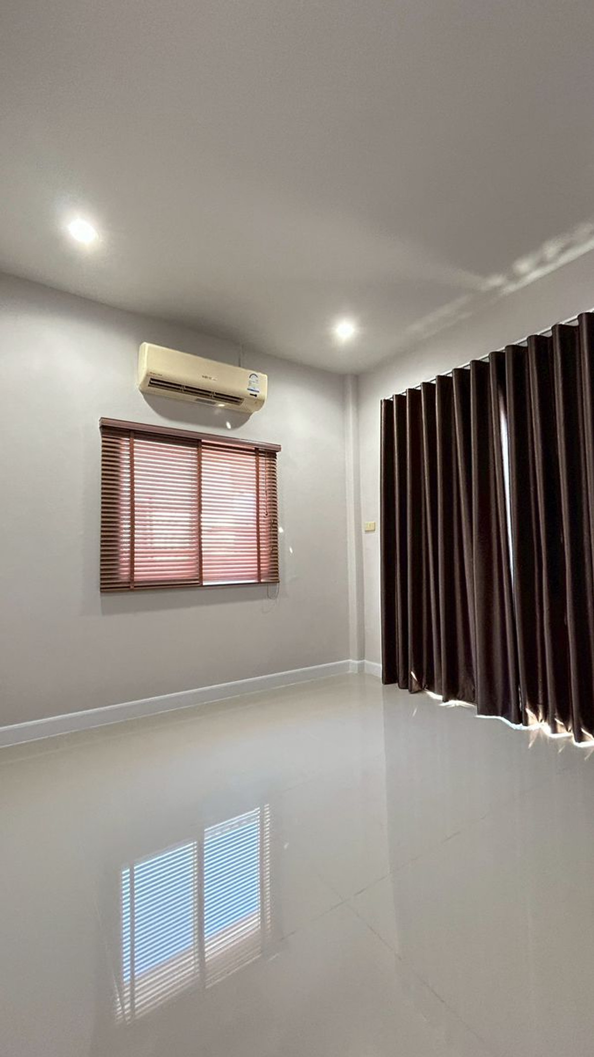 ให้เช่าบ้านปทุมธานี รังสิต ธรรมศาสตร์ : ให้เช่า บ้านเดี่ยว 2 ชั้น  รีโนเวทใหม่ทั้งหลัง ใกล้ตลาด สนามบิน ห้างฟิวเจอร์