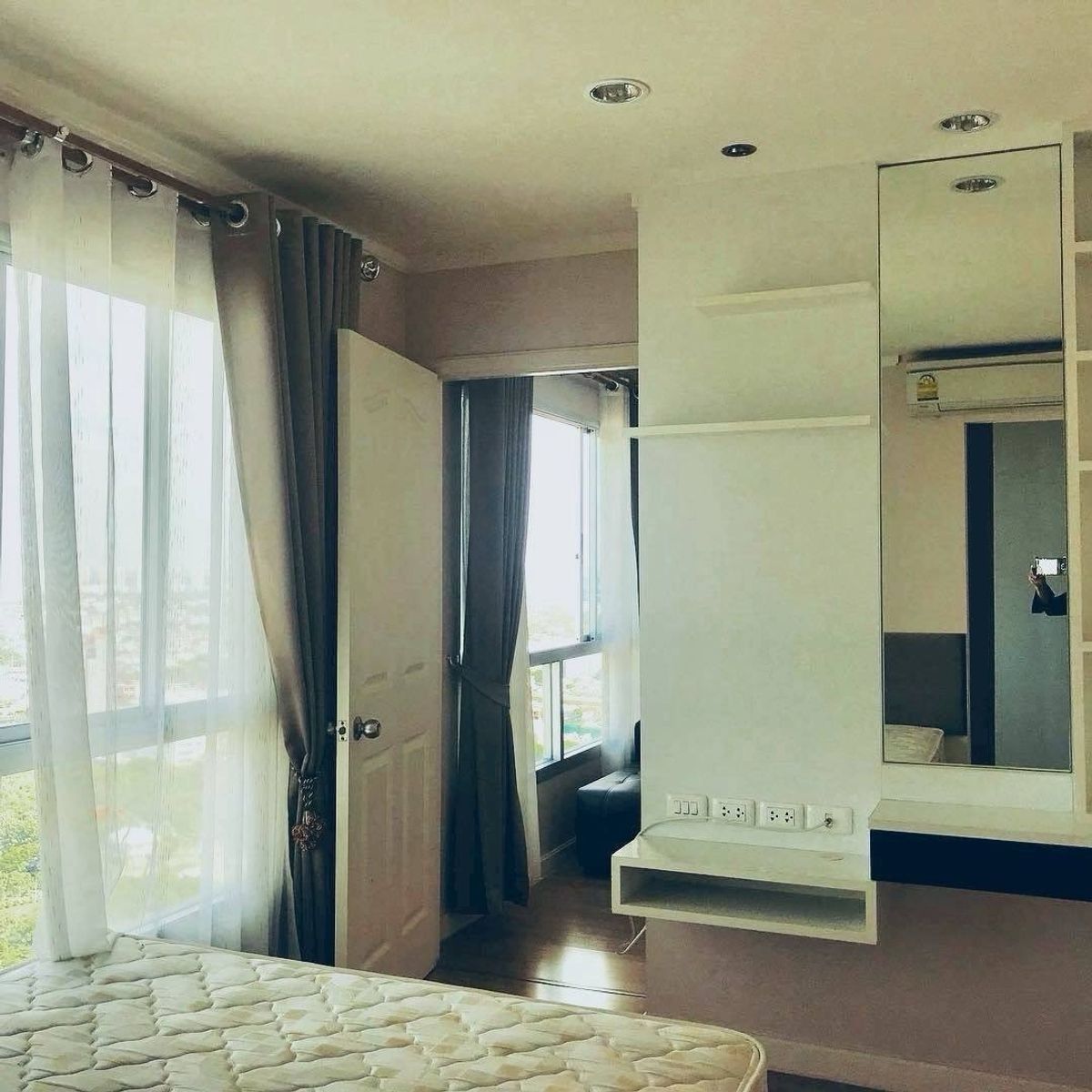 ขายคอนโดแจ้งวัฒนะ เมืองทอง : คอนโดติดถนนใหญ่ห้าแยกปากเกร็ดใกล้แหล่งรวมศูนย์อาหารแหล่งช้อปปิ้ง ใกล้รถไฟฟ้าเดินทางสะดวก 2 ห้องนอน 2 ห้องน้ำ