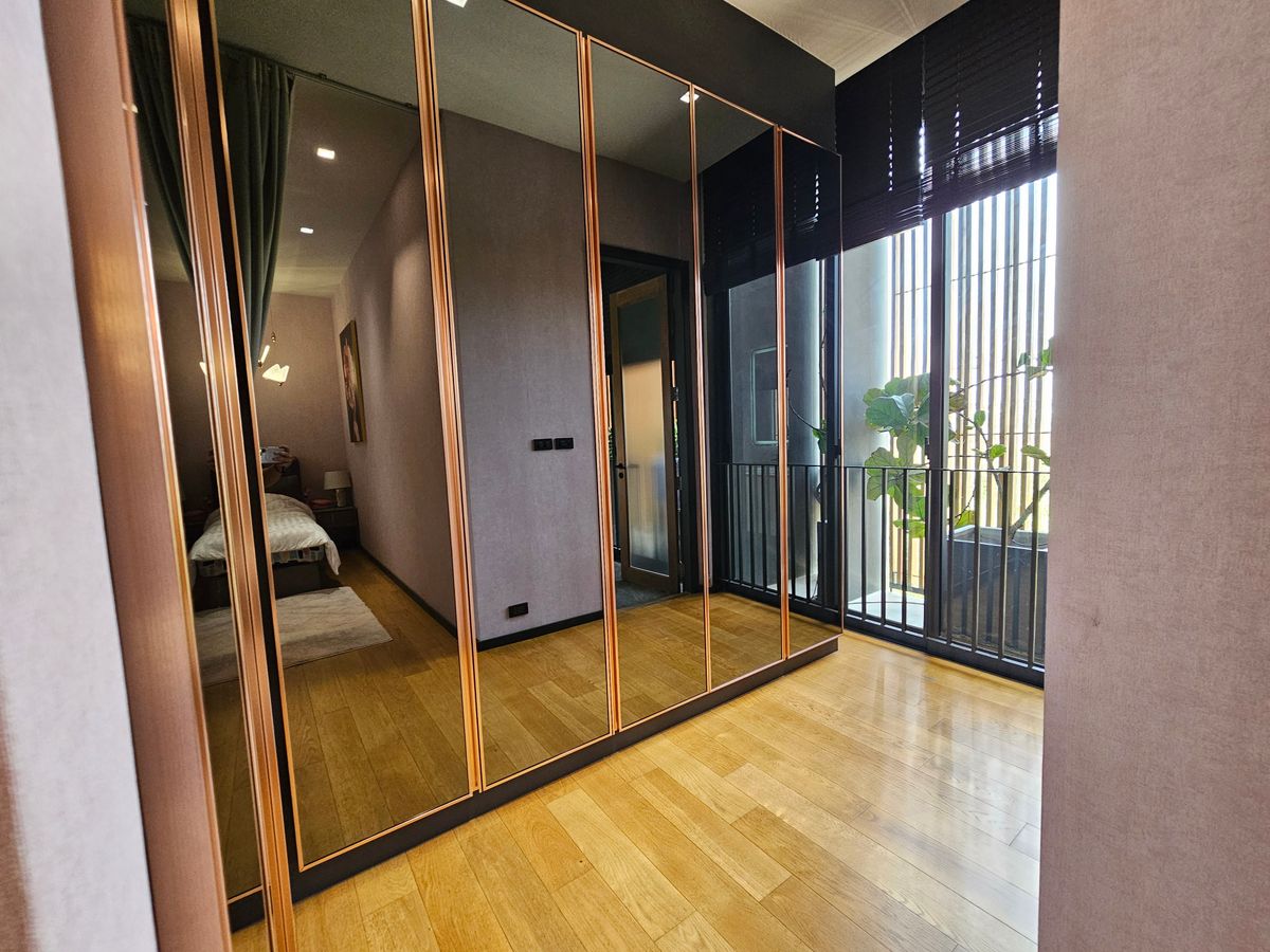 For SaleHouseBangna, Bearing, Lasalle : Ultra Luxury House for Sale - 1 of 6 Units in Thailand Near Mega Bangna, 3 -story house for sale north, Ultra Luxury, the only one near Mega Bangna.