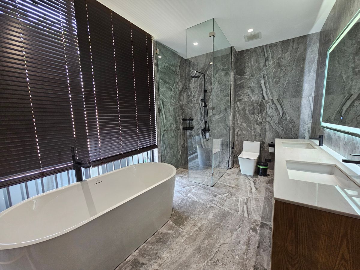 For SaleHouseBangna, Bearing, Lasalle : Ultra Luxury House for Sale - 1 of 6 Units in Thailand Near Mega Bangna, 3 -story house for sale north, Ultra Luxury, the only one near Mega Bangna.