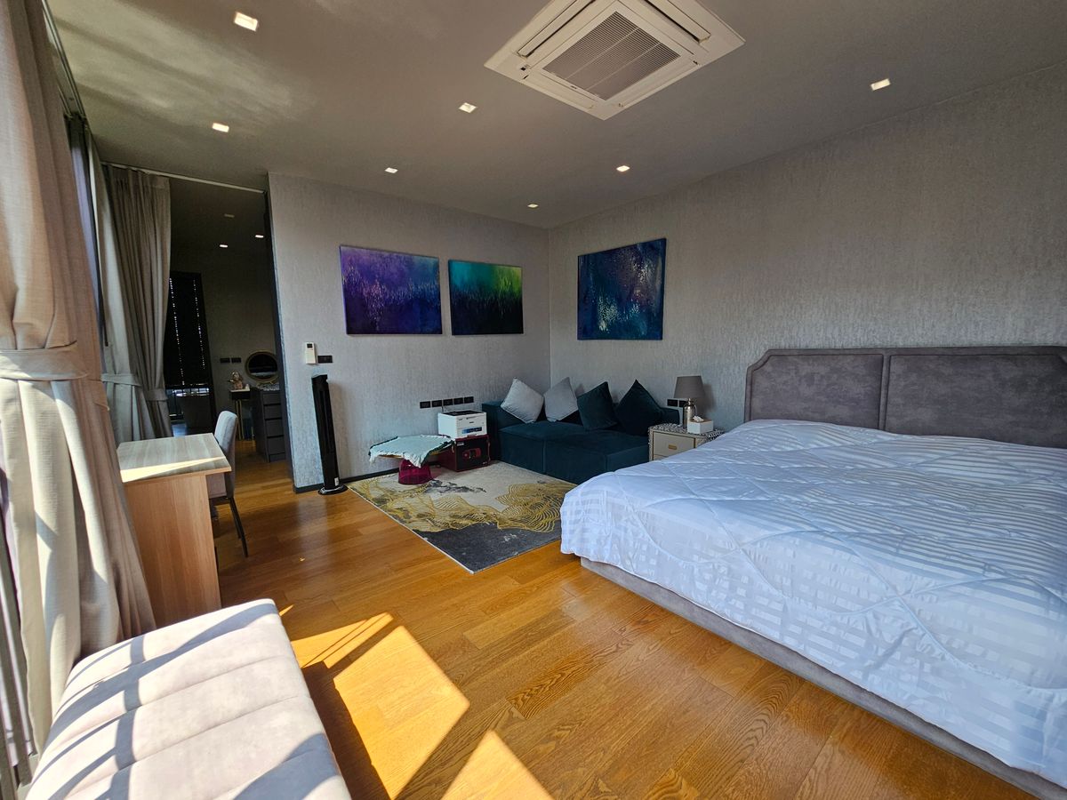 For SaleHouseBangna, Bearing, Lasalle : Ultra Luxury House for Sale - 1 of 6 Units in Thailand Near Mega Bangna, 3 -story house for sale north, Ultra Luxury, the only one near Mega Bangna.