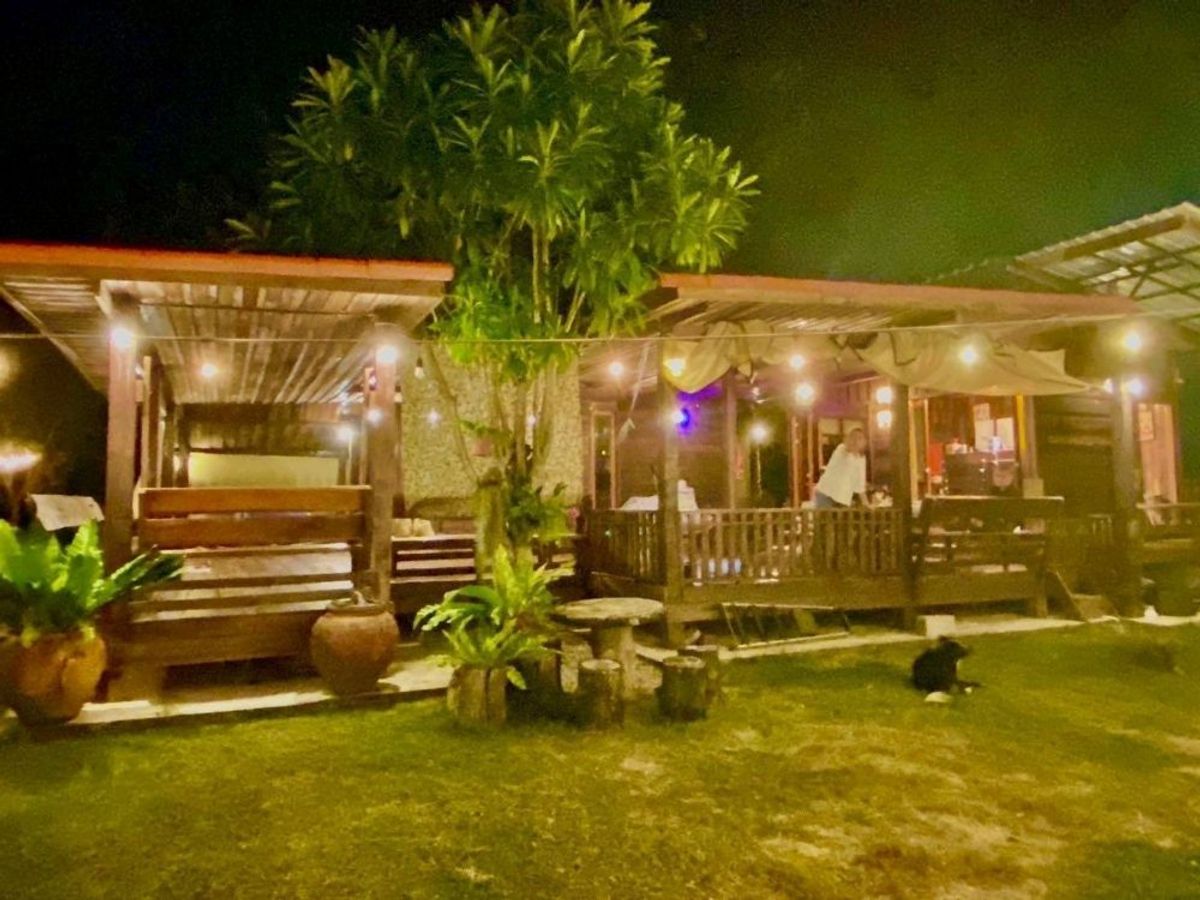 ขายที่ดินจันทบุรี : บ้านพร้อมที่ดิน ท่าใหม่ จันทบุรี บรรยากาศบ้านสวนธรรมชาติ  