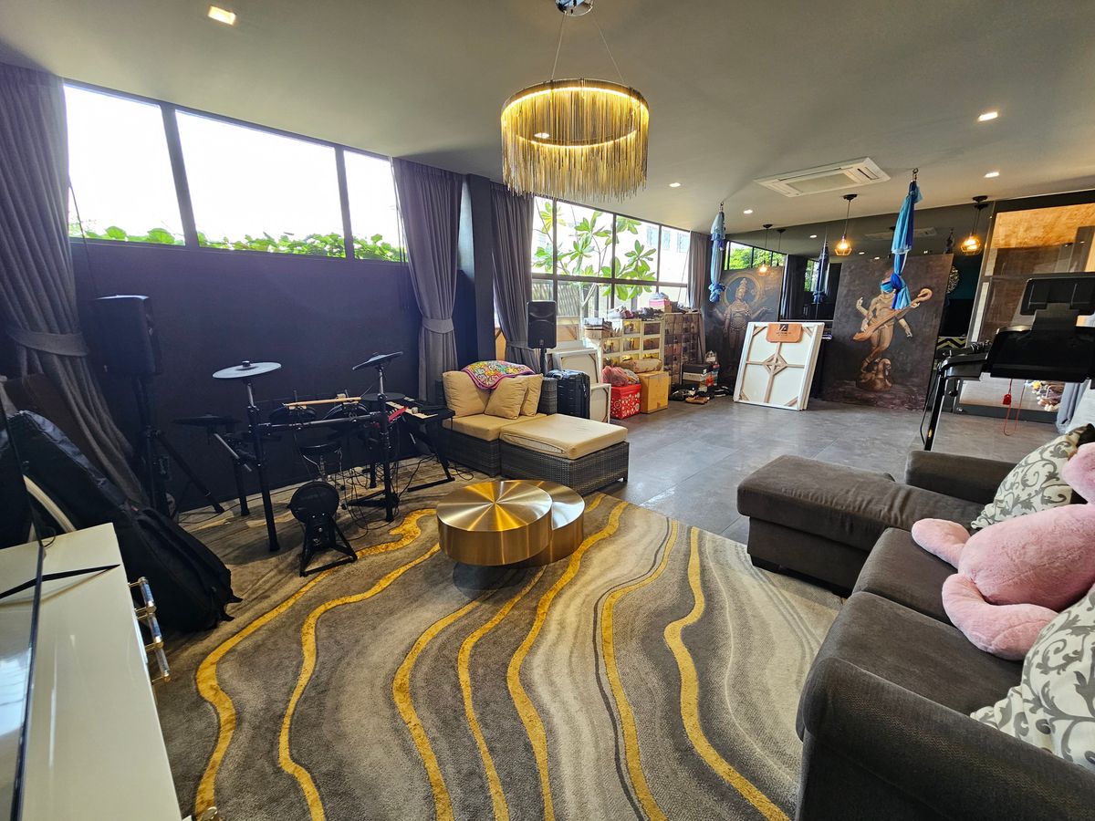 For SaleHouseBangna, Bearing, Lasalle : Ultra Luxury House for Sale - 1 of 6 Units in Thailand Near Mega Bangna, 3 -story house for sale north, Ultra Luxury, the only one near Mega Bangna.