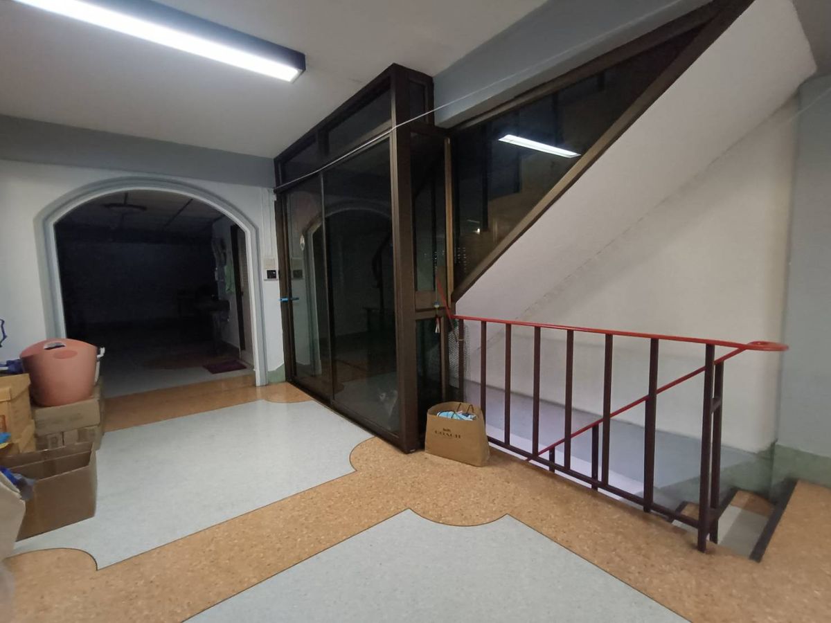 ขายทาวน์โฮมพระราม 2 บางขุนเทียน : อาคารพาณิชย์ 1 คูหา หมู่บ้านอมรชัย 4 พระราม 2 ซอย 77 สภาพใช้