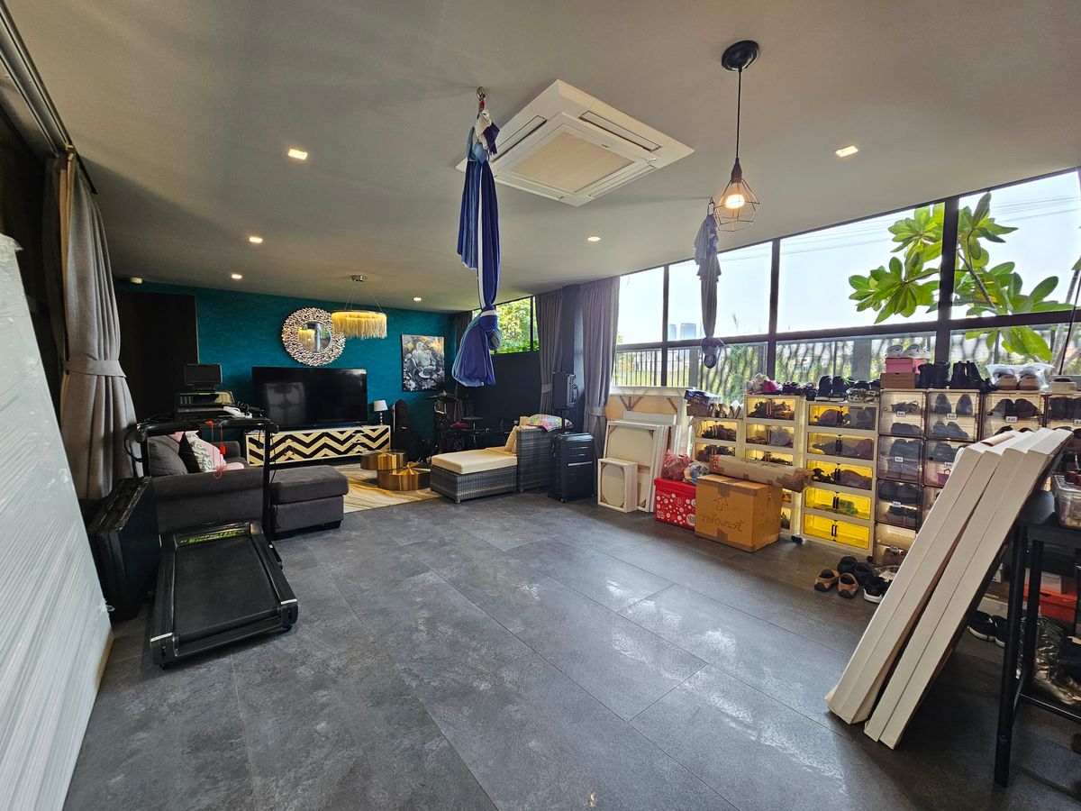 For SaleHouseBangna, Bearing, Lasalle : Ultra Luxury House for Sale - 1 of 6 Units in Thailand Near Mega Bangna, 3 -story house for sale north, Ultra Luxury, the only one near Mega Bangna.