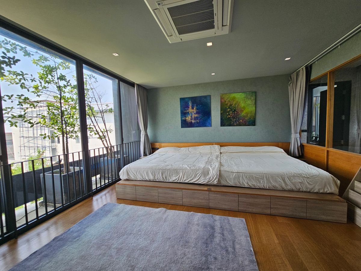 For SaleHouseBangna, Bearing, Lasalle : Ultra Luxury House for Sale - 1 of 6 Units in Thailand Near Mega Bangna, 3 -story house for sale north, Ultra Luxury, the only one near Mega Bangna.