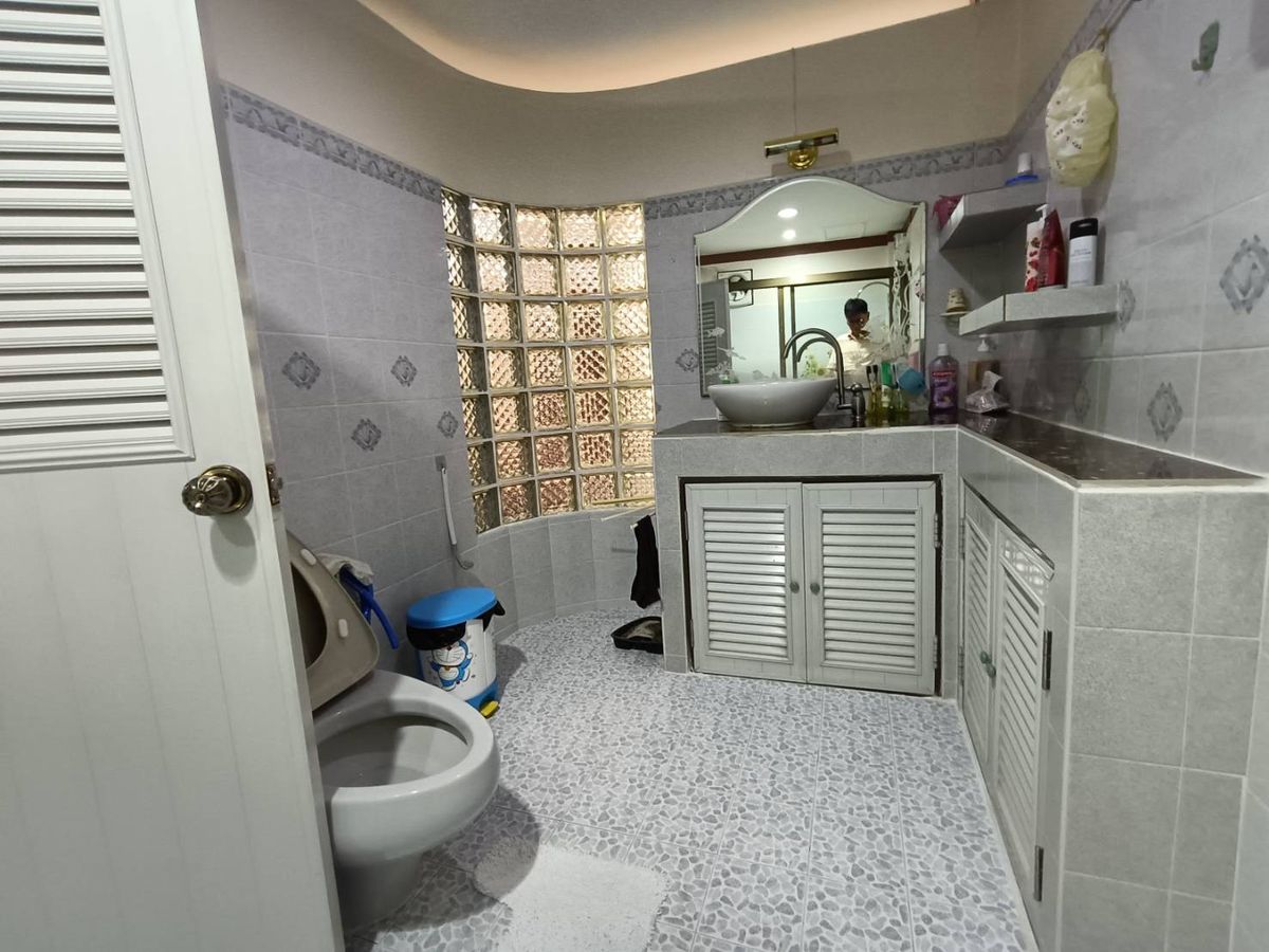 ขายทาวน์โฮมพระราม 2 บางขุนเทียน : อาคารพาณิชย์ 1 คูหา หมู่บ้านอมรชัย 4 พระราม 2 ซอย 77 สภาพใช้