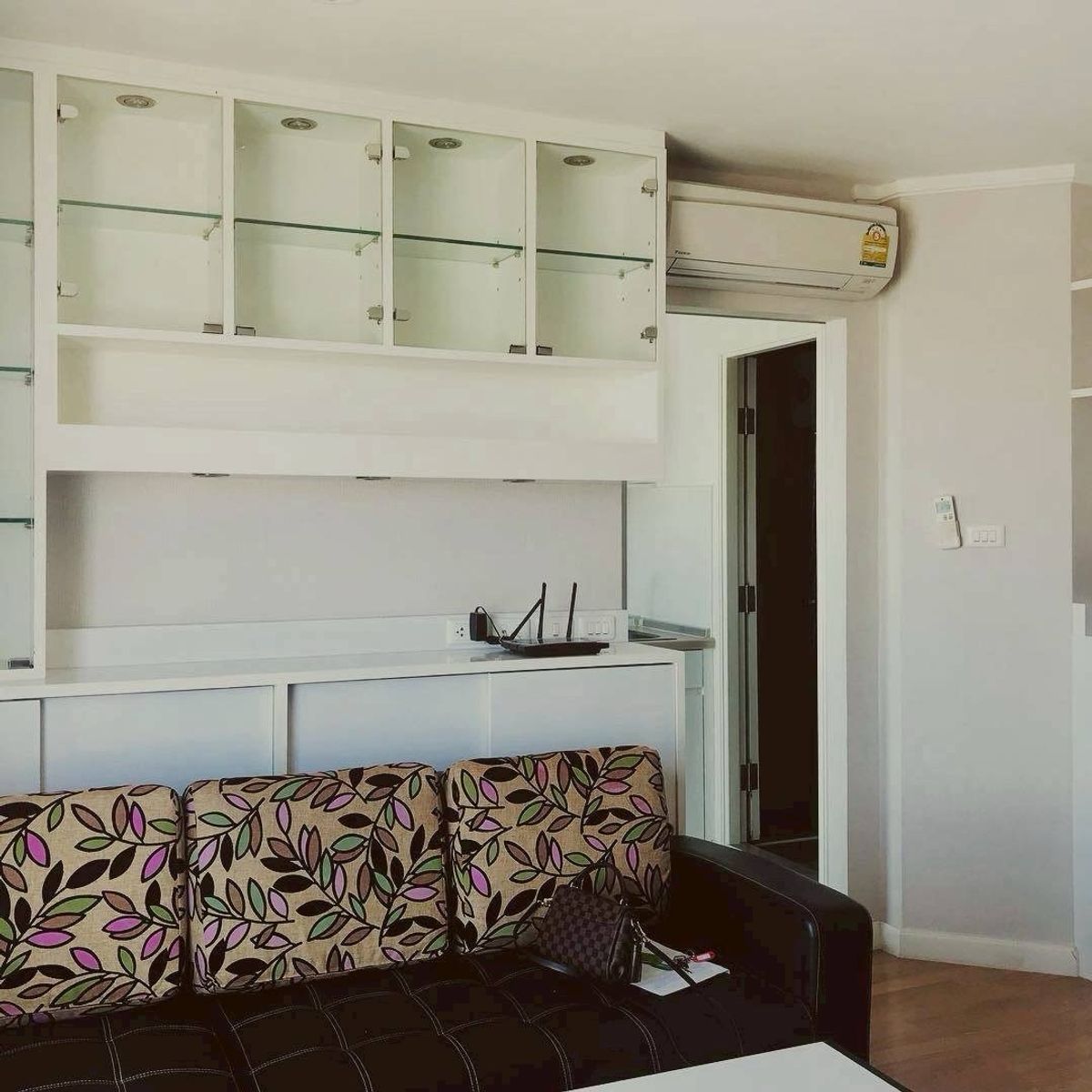 ขายคอนโดแจ้งวัฒนะ เมืองทอง : คอนโดติดถนนใหญ่ห้าแยกปากเกร็ดใกล้แหล่งรวมศูนย์อาหารแหล่งช้อปปิ้ง ใกล้รถไฟฟ้าเดินทางสะดวก 2 ห้องนอน 2 ห้องน้ำ